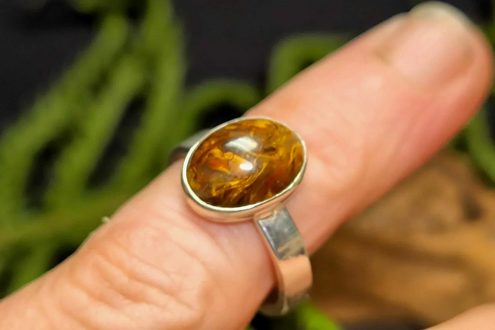 Tigerauge, oval 12x9 mm, Silber Ring, Umfang 52/53