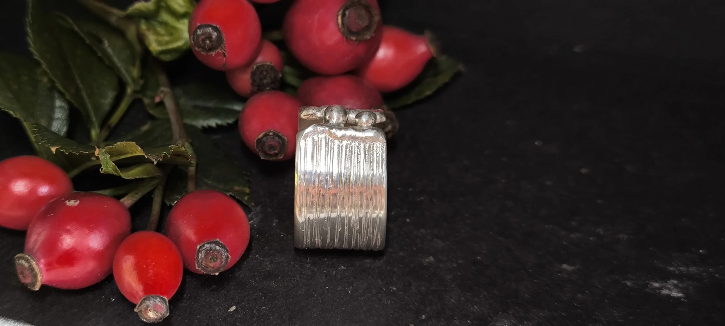 Silberring angeschmolzen, Durchmesser 20 mm+, Unikat