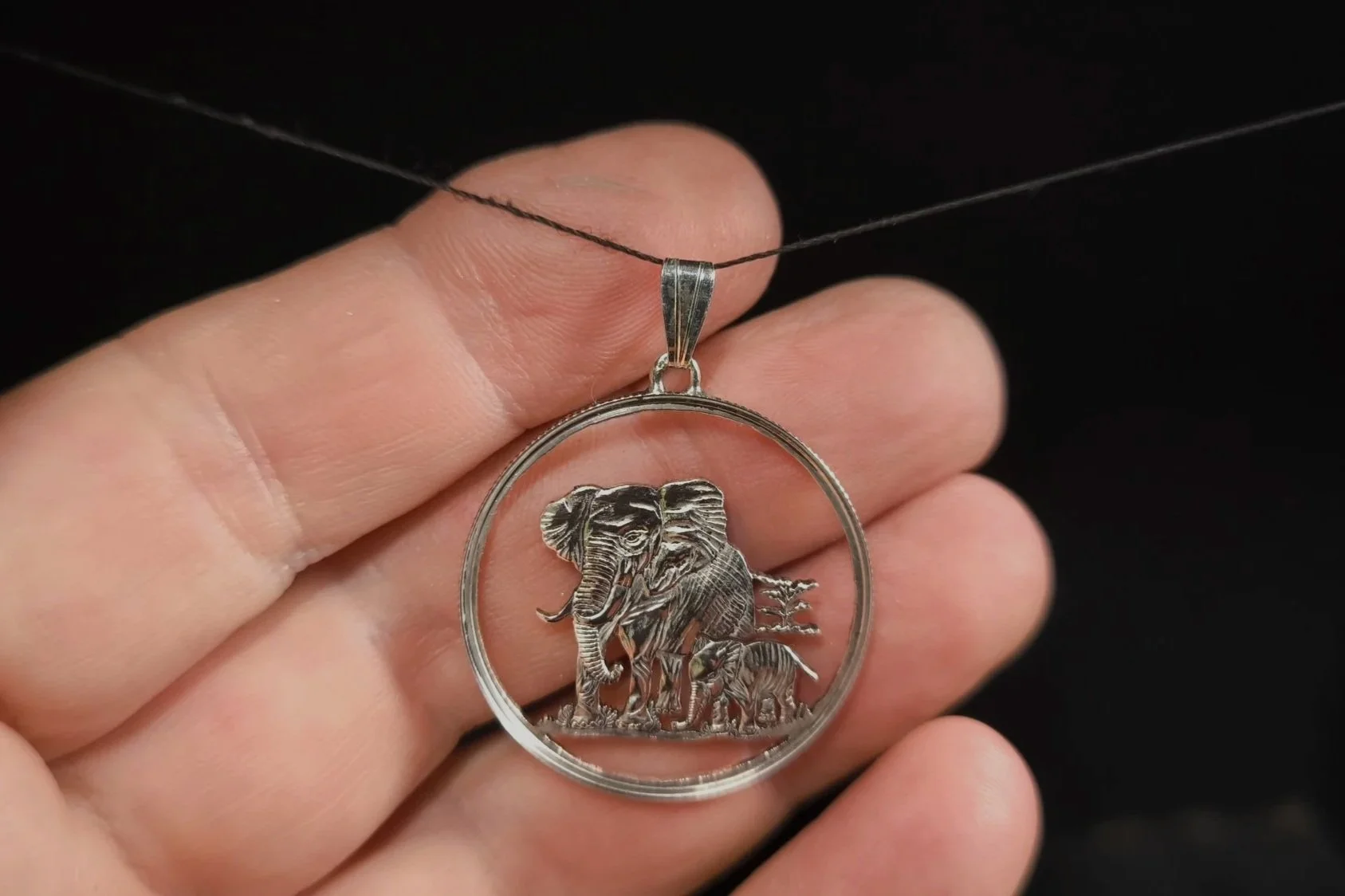Kettenanhänger aus Silber, handgesägt, Münzschmuck