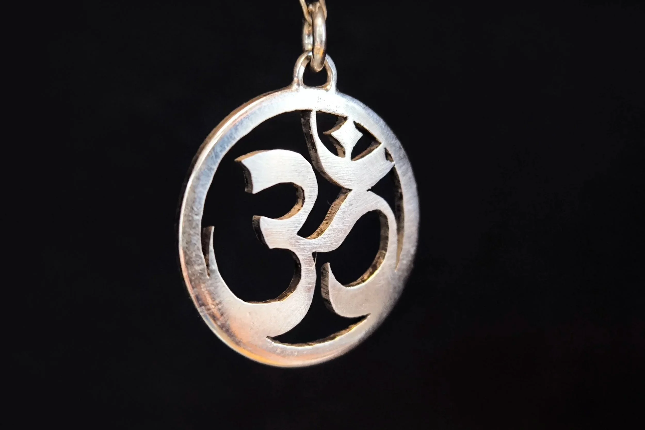 Silber Om, handgemacht, Silberschmiede-Eigen-Art
