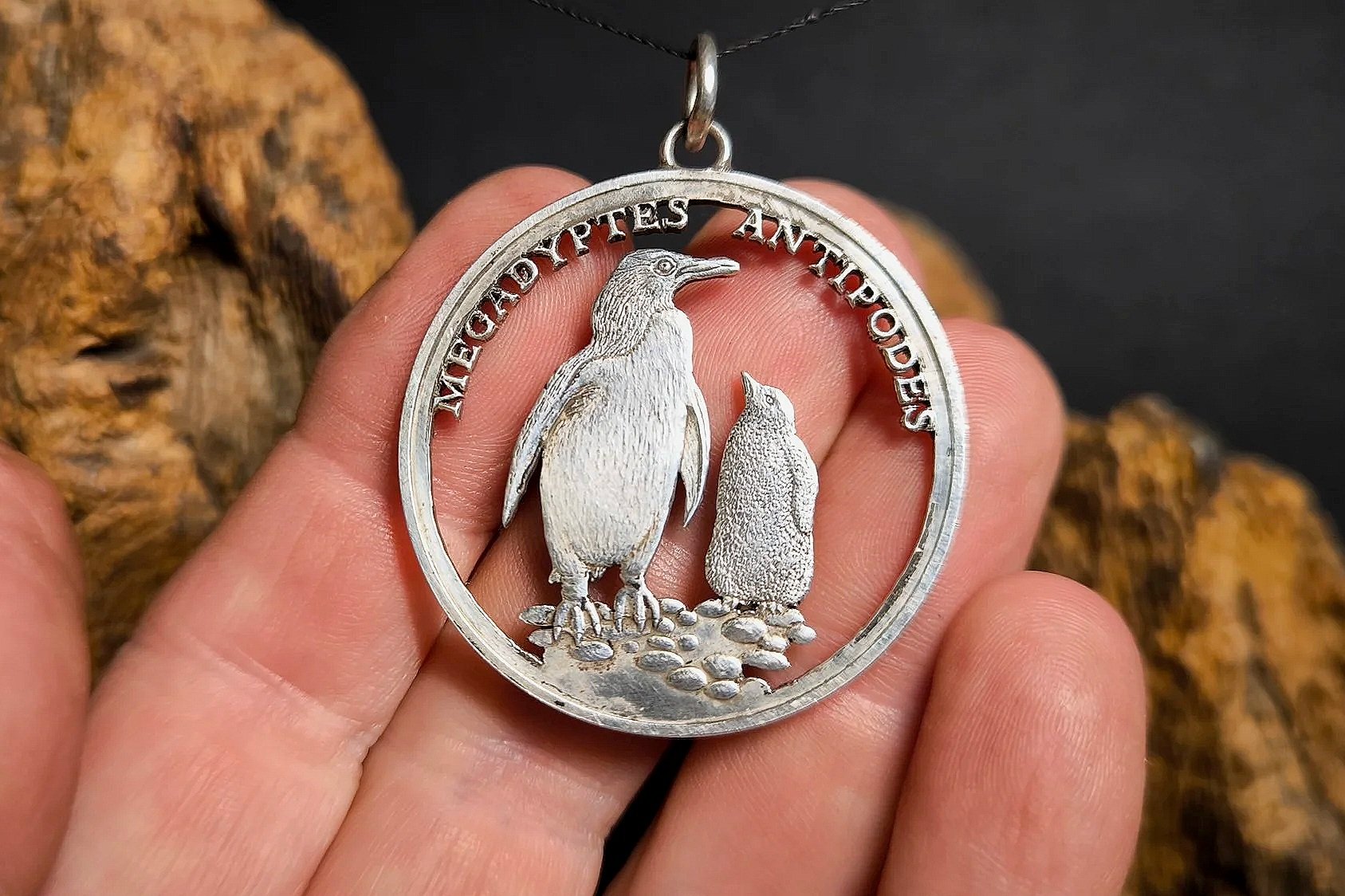 Kettenanhänger Pinguin, Münzschmuck, Silber, Silberschmiede-Eigen-Art