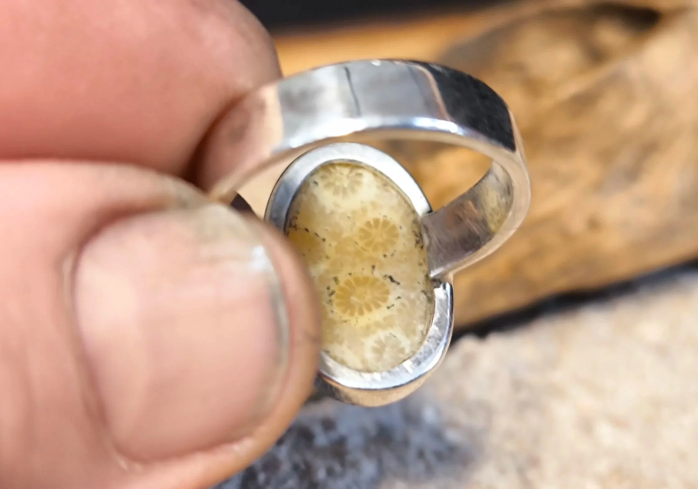 Weiße Koralle, Silberring, handgemacht