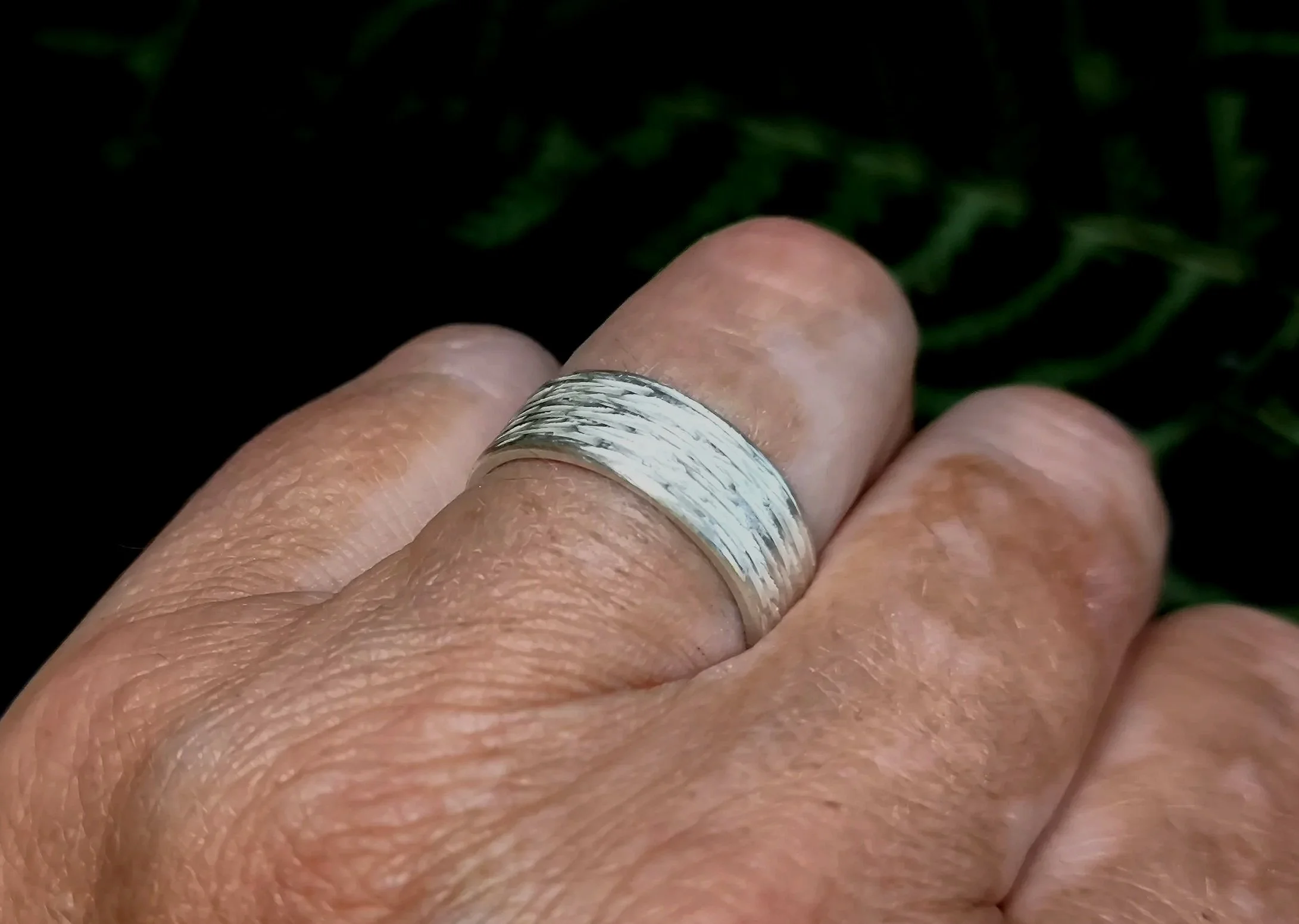 Handgeschmiedete Hochzeitsringe aus Silber, Unikate