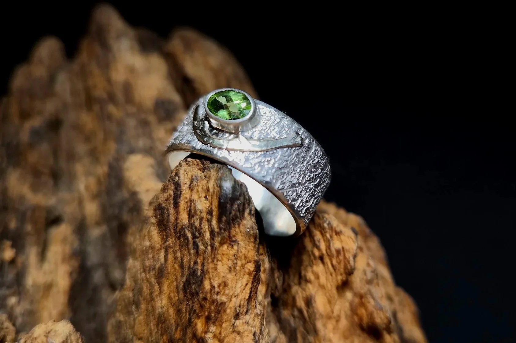 Silberring mit Olivin, Peridot, Gold, Unikat, Durchmesser 21 mm