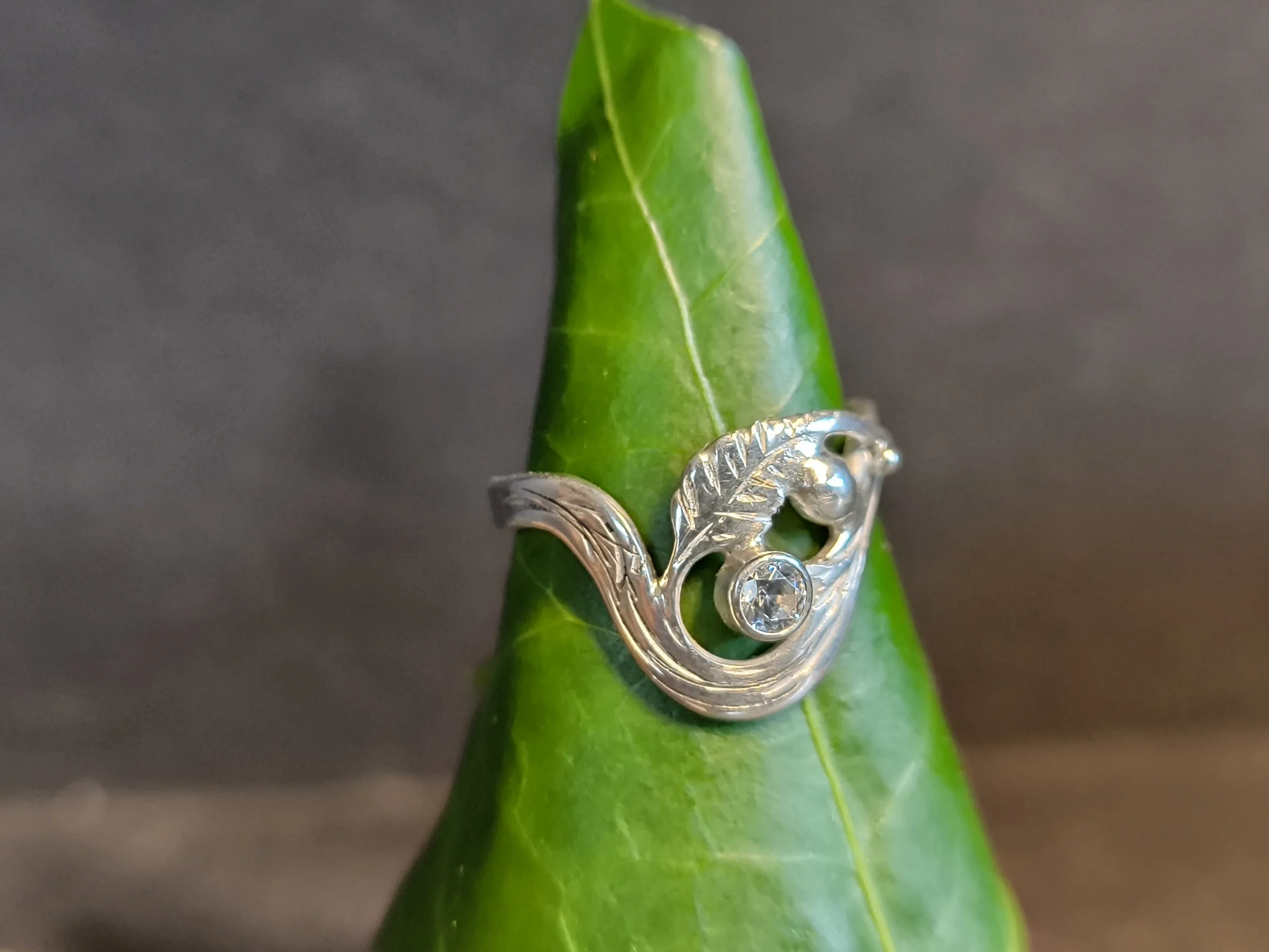 Silberring mit Zirkonia, handgemacht, Durchmesser 16,8 mm