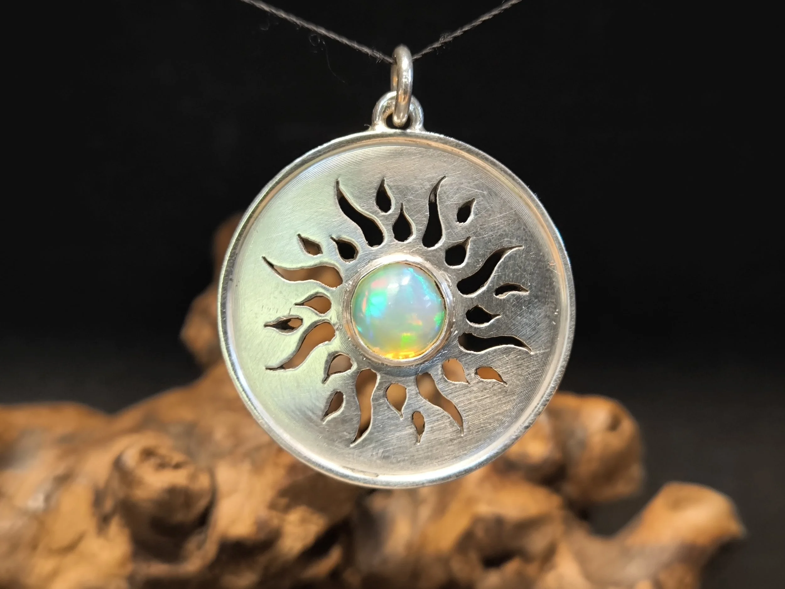 Kettenanhänger Opal-Sonne