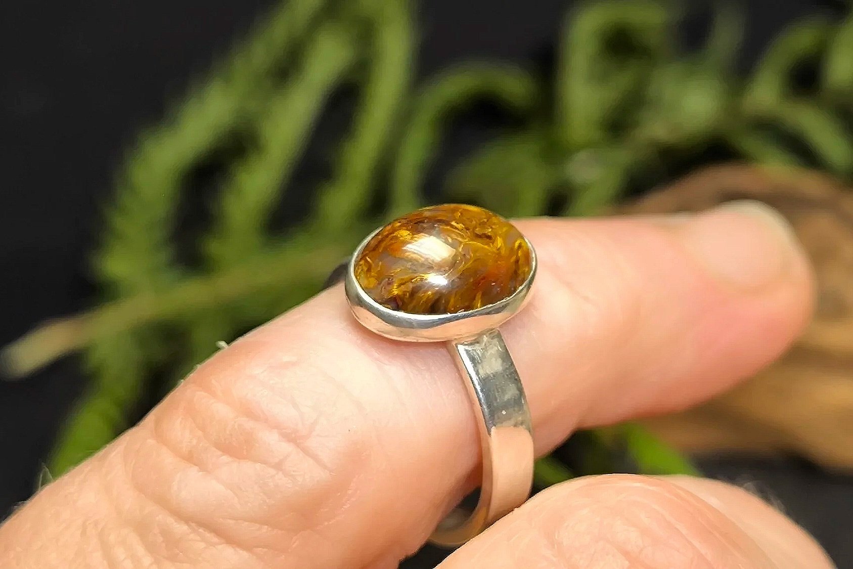 Tigerauge, oval 12x9 mm, Silber Ring, Umfang 52/53