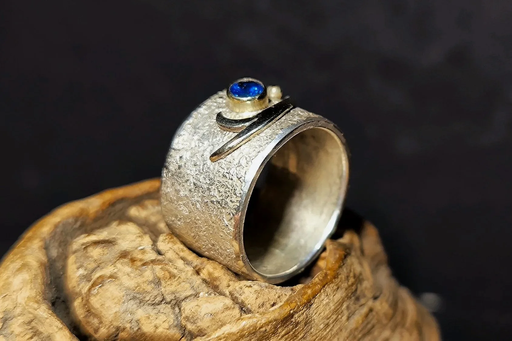 Silberring mit Gold und Saphir, bicolour, handmade