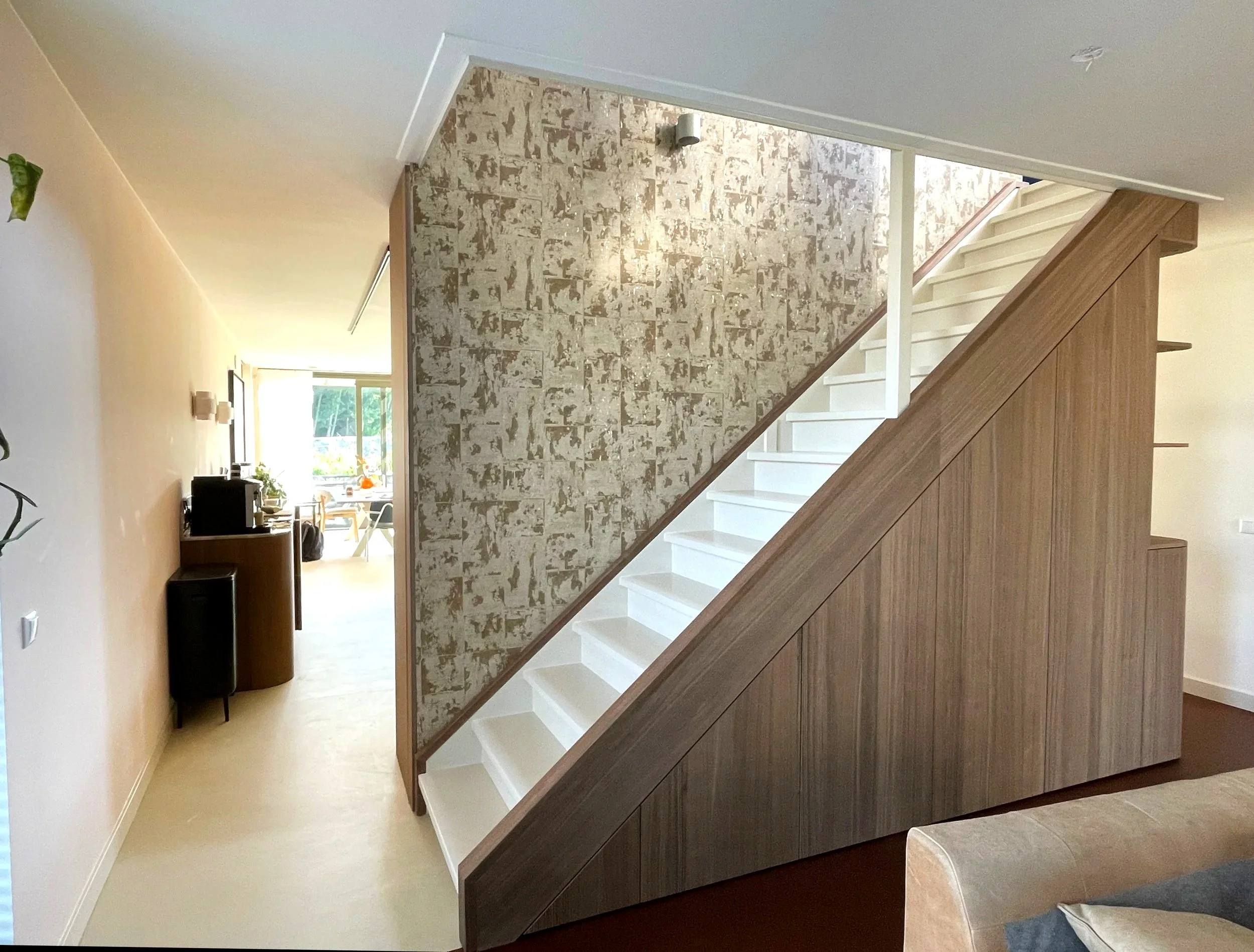 Trapkast en trapafwerking in amerikaans noten