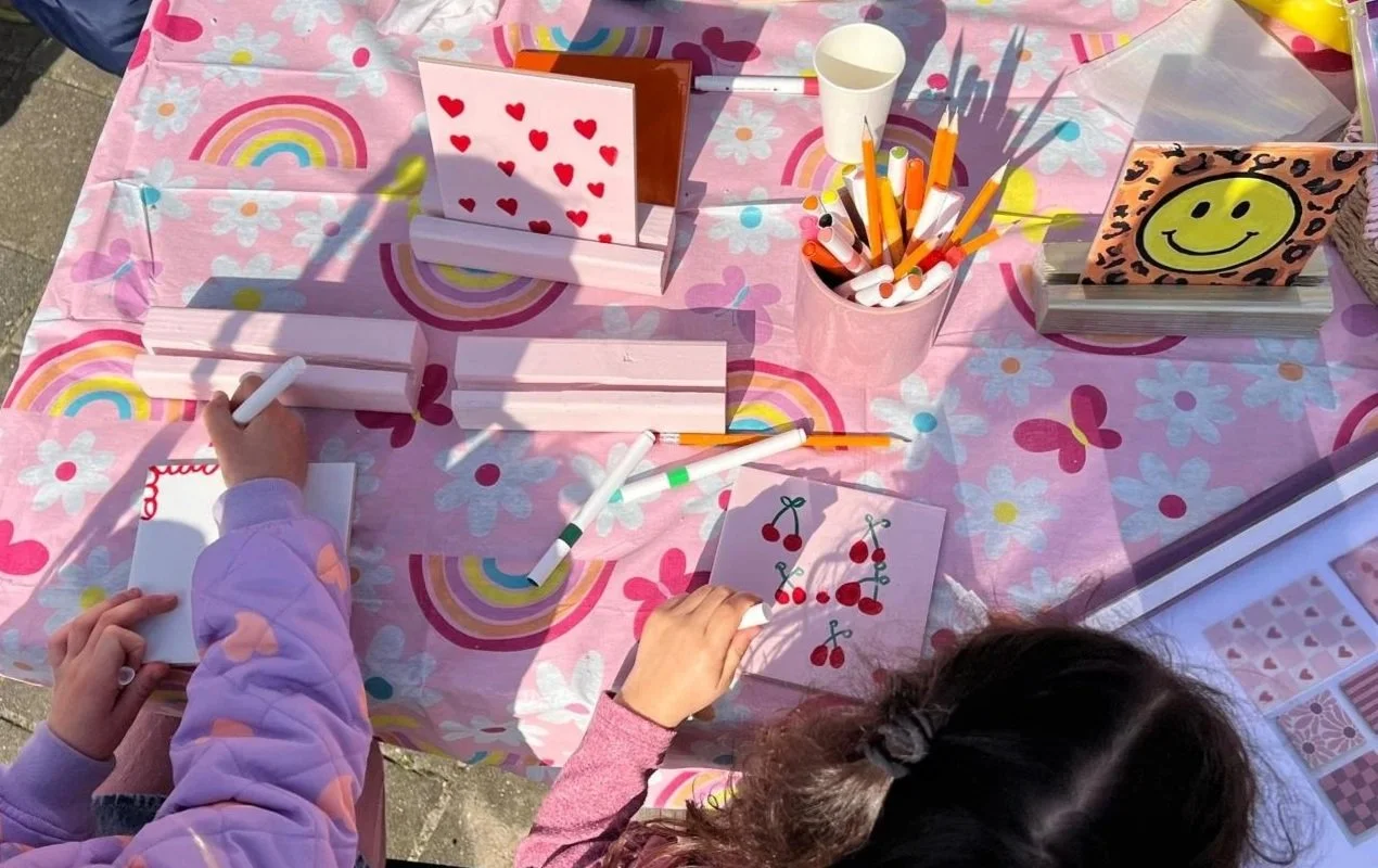 Kinderfeestje ideeën voor thuis: knutselen en versieren