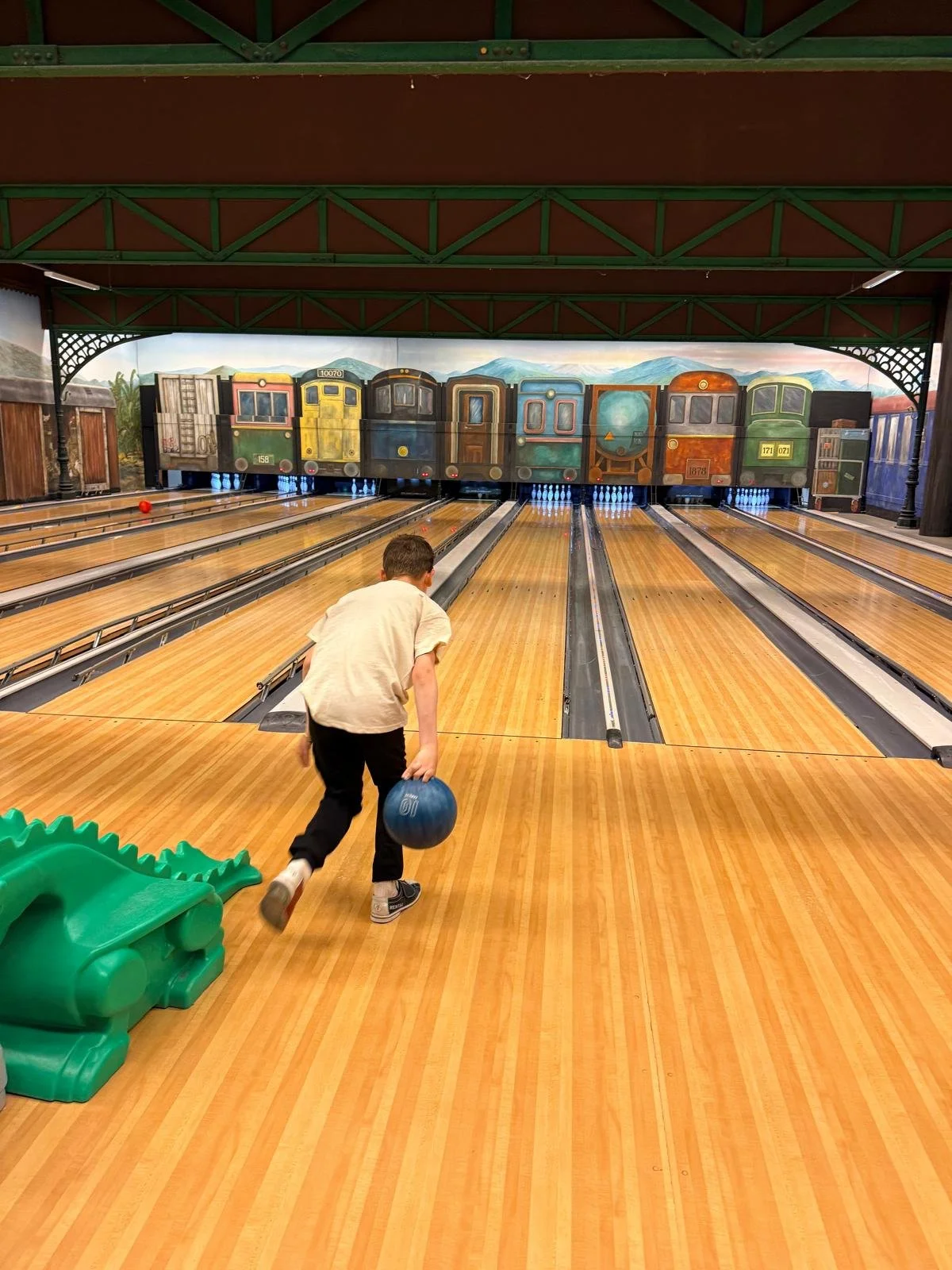 bowling lalandia.jpeg