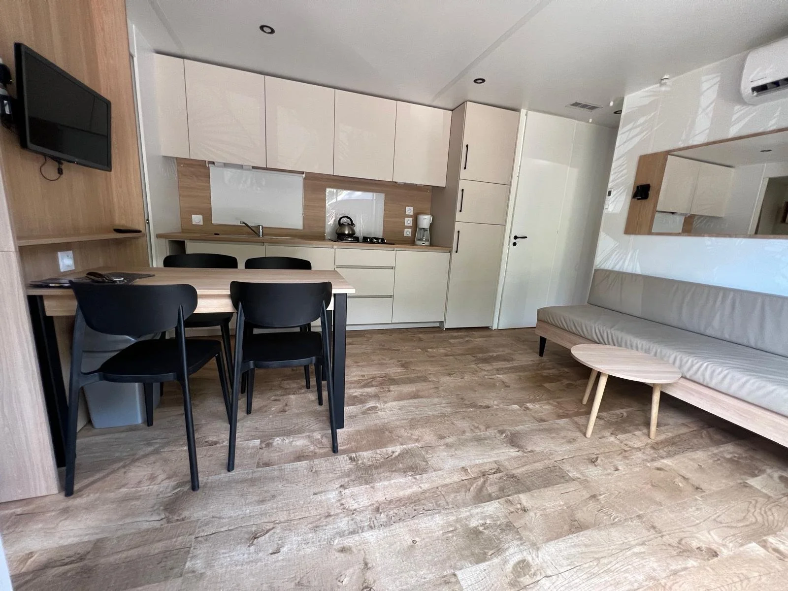 camping la sirene accomodatie keuken.jpeg