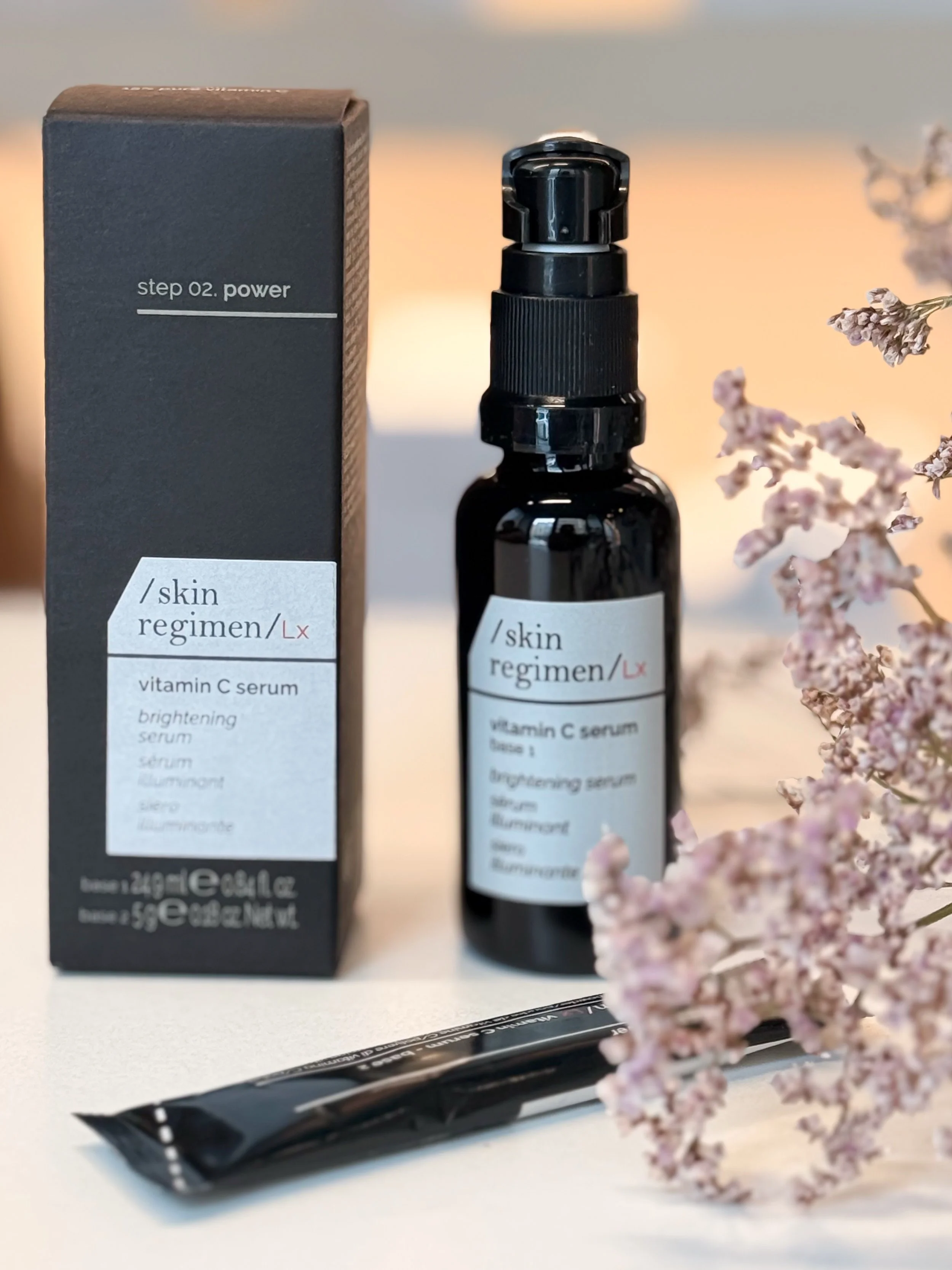 ☀️ Este verano, deja que tu piel brille con luz propia.

Nuestro s&eacute;rum de vitamina C ayuda a iluminar, revitalizar y aportar luminosidad al rostro, convirti&eacute;ndose en el aliado perfecto para los d&iacute;as m&aacute;s soleados. ✨

Una pi