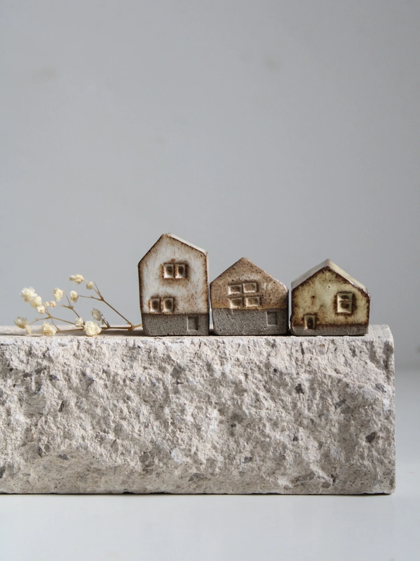 Packing for Potfest in Glasgow has started and there&rsquo;s one thing I definitely won&rsquo;t run out of: these wee houses. I&rsquo;m bringing over 100 with me, so I&rsquo;m sure there will be enough for everyone this time 😅

Potfest in Glasgow (T