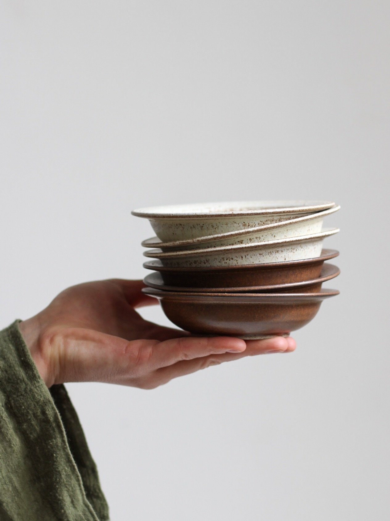 Hi everyone! Don't forget, tomorrow is the last day to place an order. I'll pack and ship everything out tomorrow so you receive it before Christmas ✨

#pottery #ceramics #bowl #clay #potter