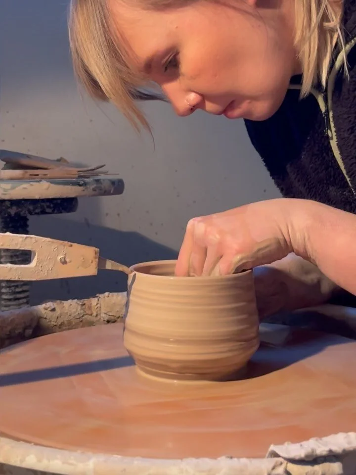 Throwing teabowls ✨

#pottery #teaware #ceramics #throwing #teabowl