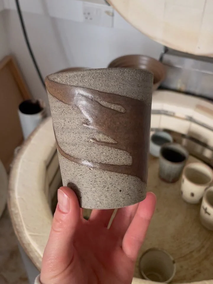 Before and after ✨ it&rsquo;s all about owning the splash!

#pottery #ceramics #glazing #cup #clay
