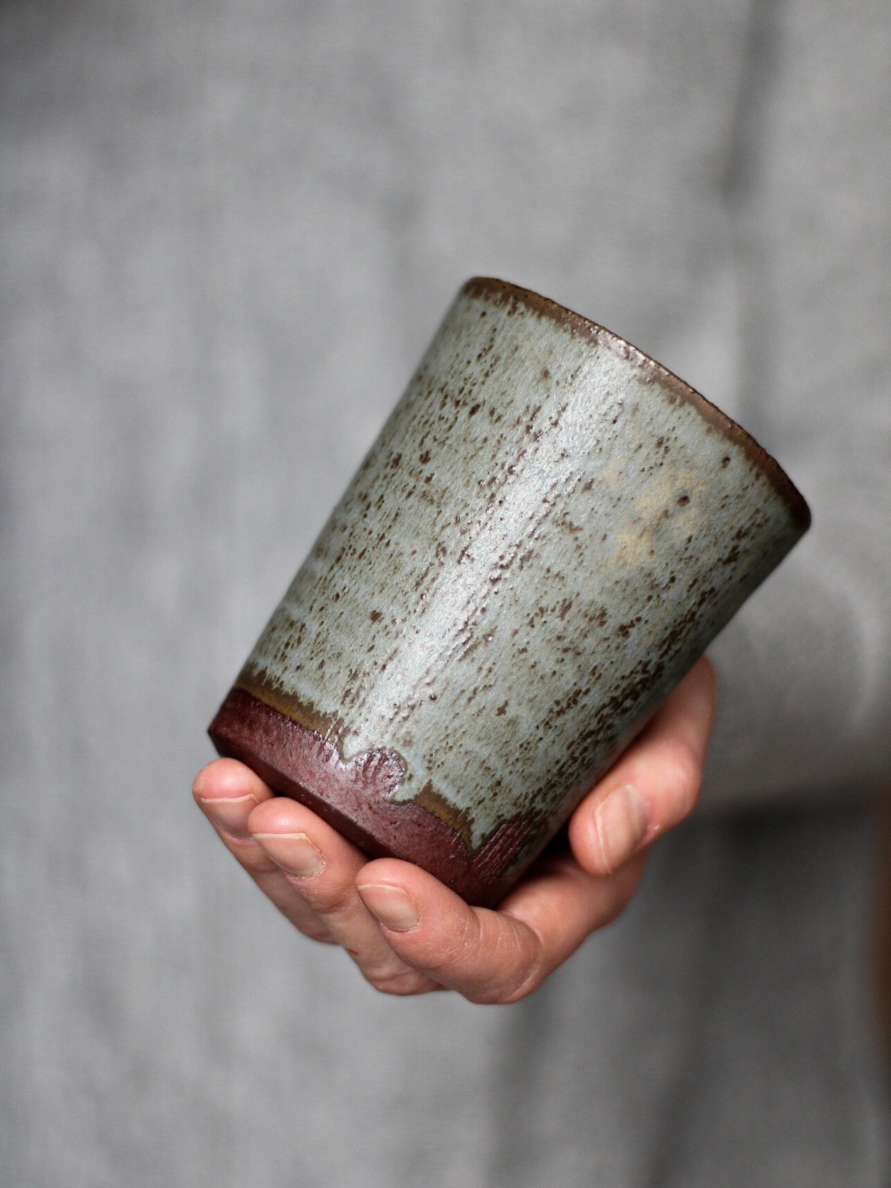 Loving this clay and glaze combo ✨ quite a challenge to throw with but the end result is so worth it.

#cup #pottery #ceramics #clay