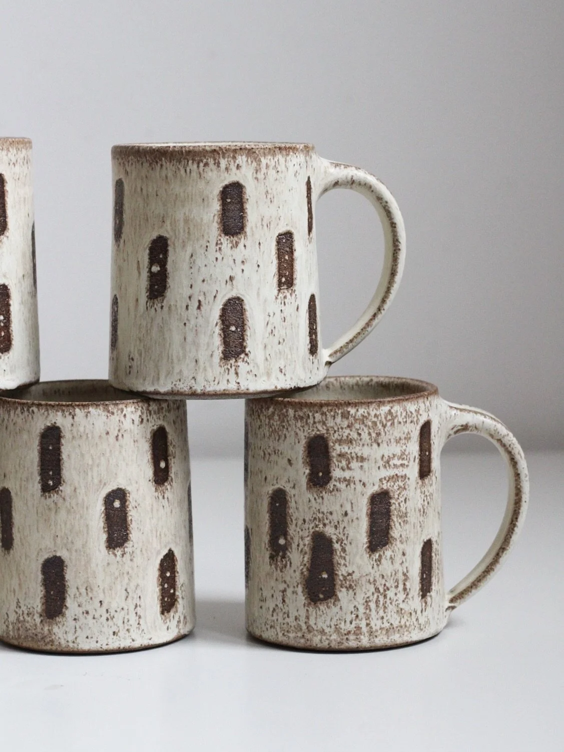 I hope you&rsquo;re not tired of seeing these patterns yet - I&rsquo;m having the best time making them. These mugs (and a lot of different pots) will be ready next Saturday at 7:00 pm UK time. I always give my newsletter subscribers early access as 