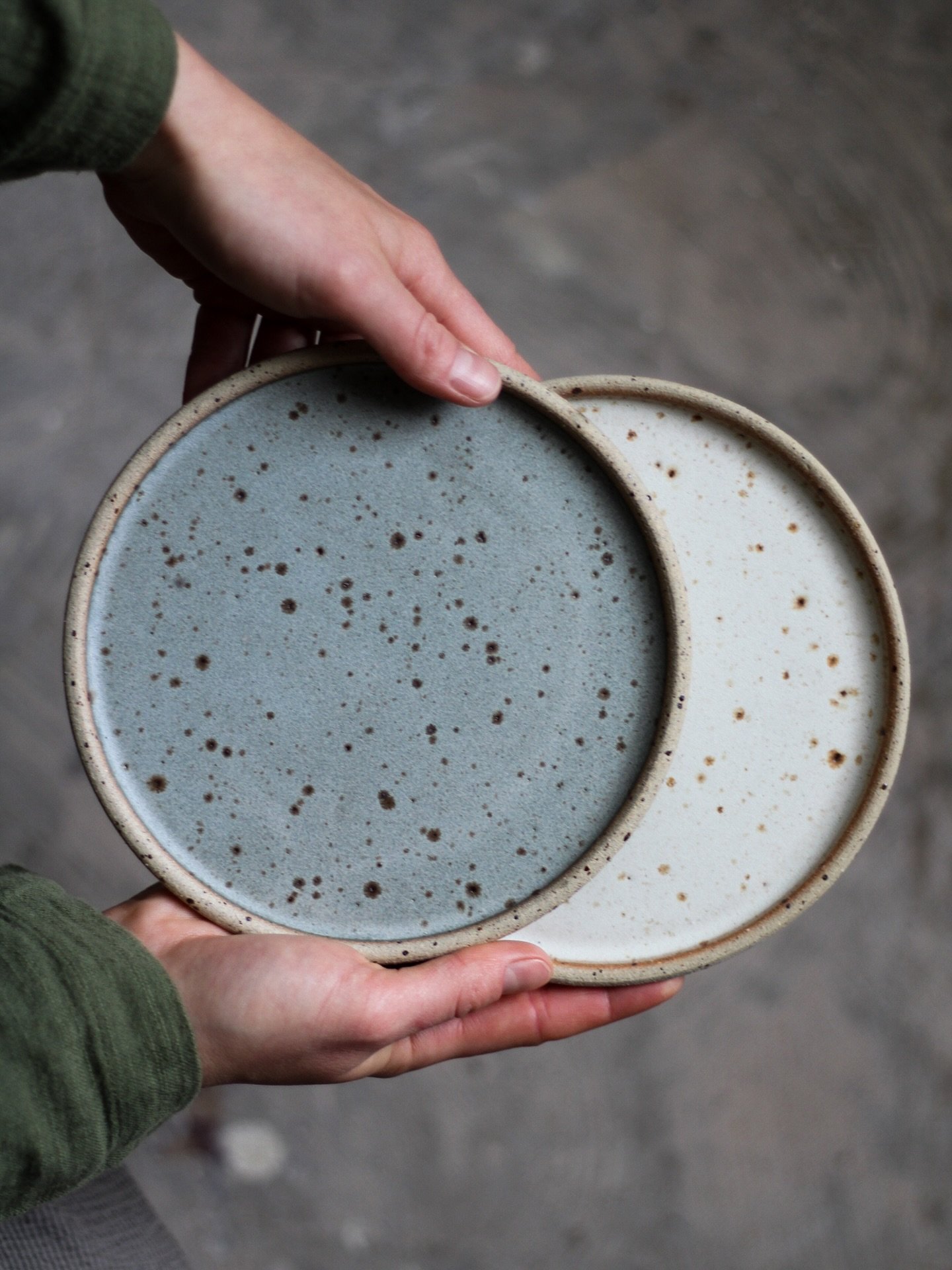 New side plates, Speckled Ivory and Speckled Haar dropping Saturday at 7:00 pm UK time ✨

#pottery #ceramics #plate #clay #stoneware