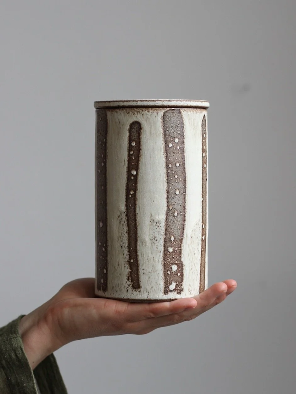 Did I get carried away making these jars instead of doing orders? Guilty. 

Which one do you prefer?

#pottery #ceramics #handmade #wheelthrown #jar