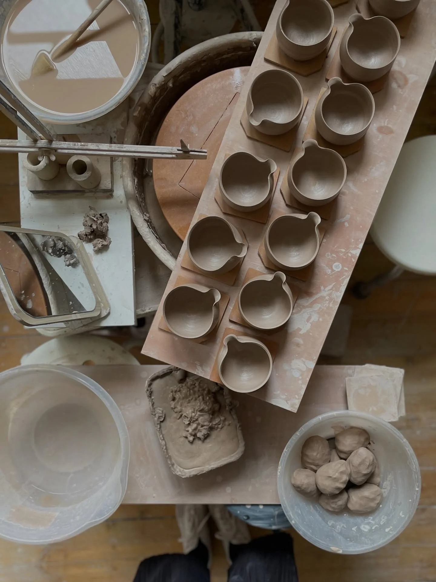 My latest obsession - little pouring jugs. 

#pottery #ceramics #clay #art #handmade
