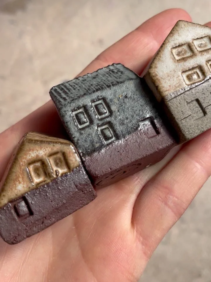 These cute we houses are coming next Wednesday ✨

#ceramics #pottery #clay #ceramichouse #littlehouse