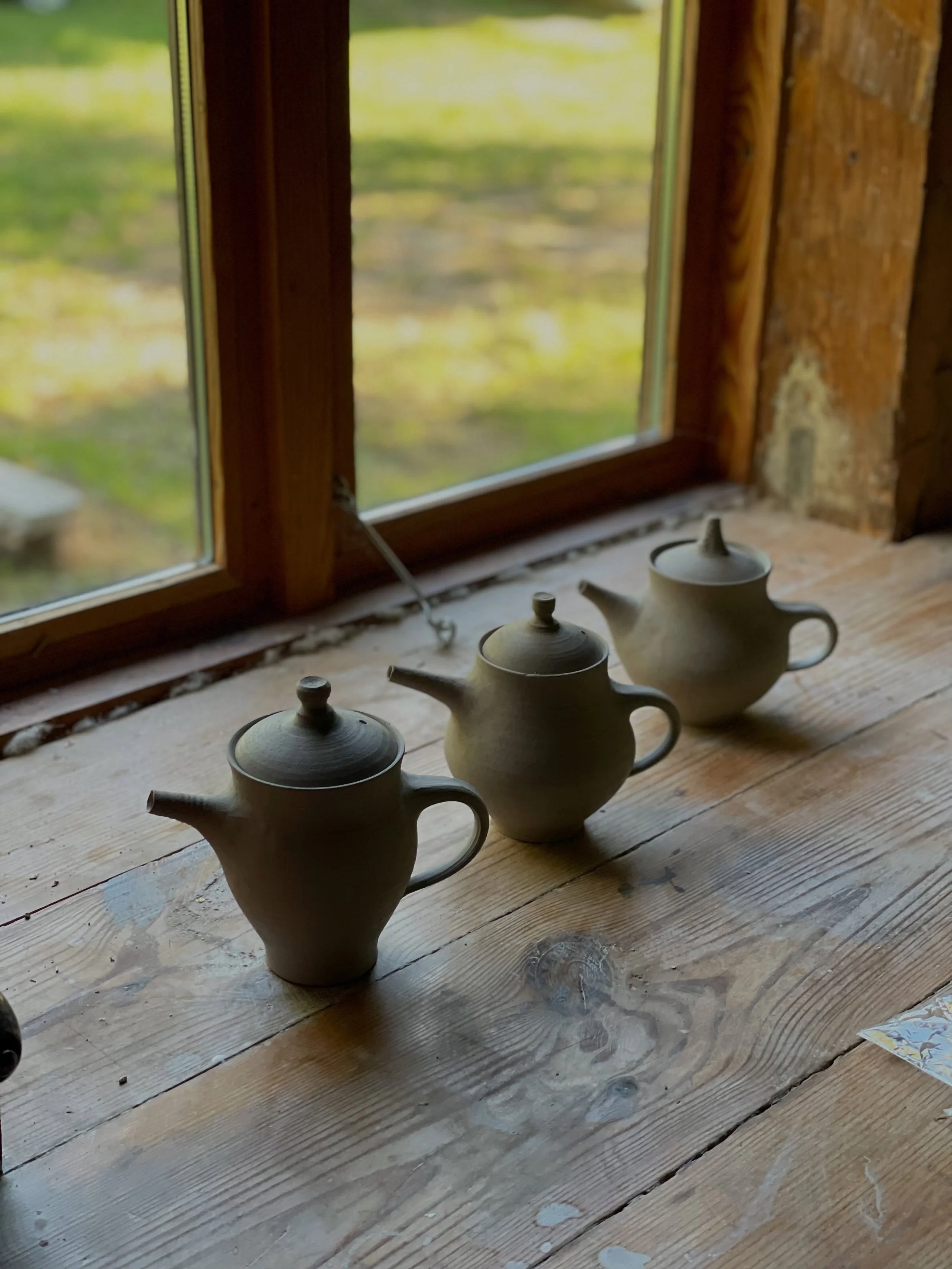 Last year at Niewczas&oacute;wka I challenged myself to make some teapots, so I did the same this year. I love making teapots, but somehow never seem to find enough time to make them at home.

This time I decided to focus on small teapots. Oh well. T