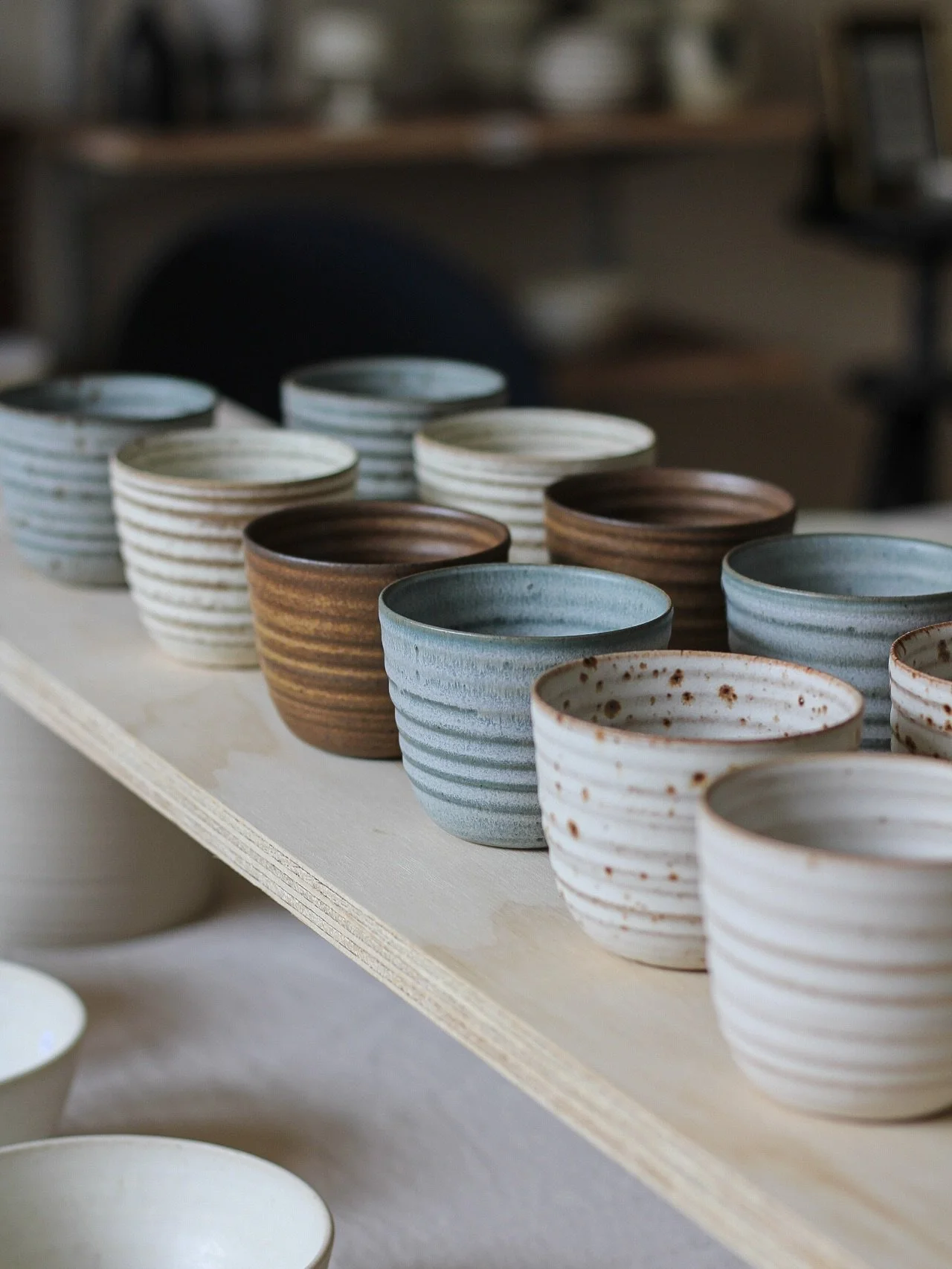 I really like the throwing lines on these cups and how the colours ended up working together. I&rsquo;m also slightly surprised by how much I like the Tamba glaze on them - wasn&rsquo;t expecting that one to be a favourite!

#cup #mug #pottery #ceram