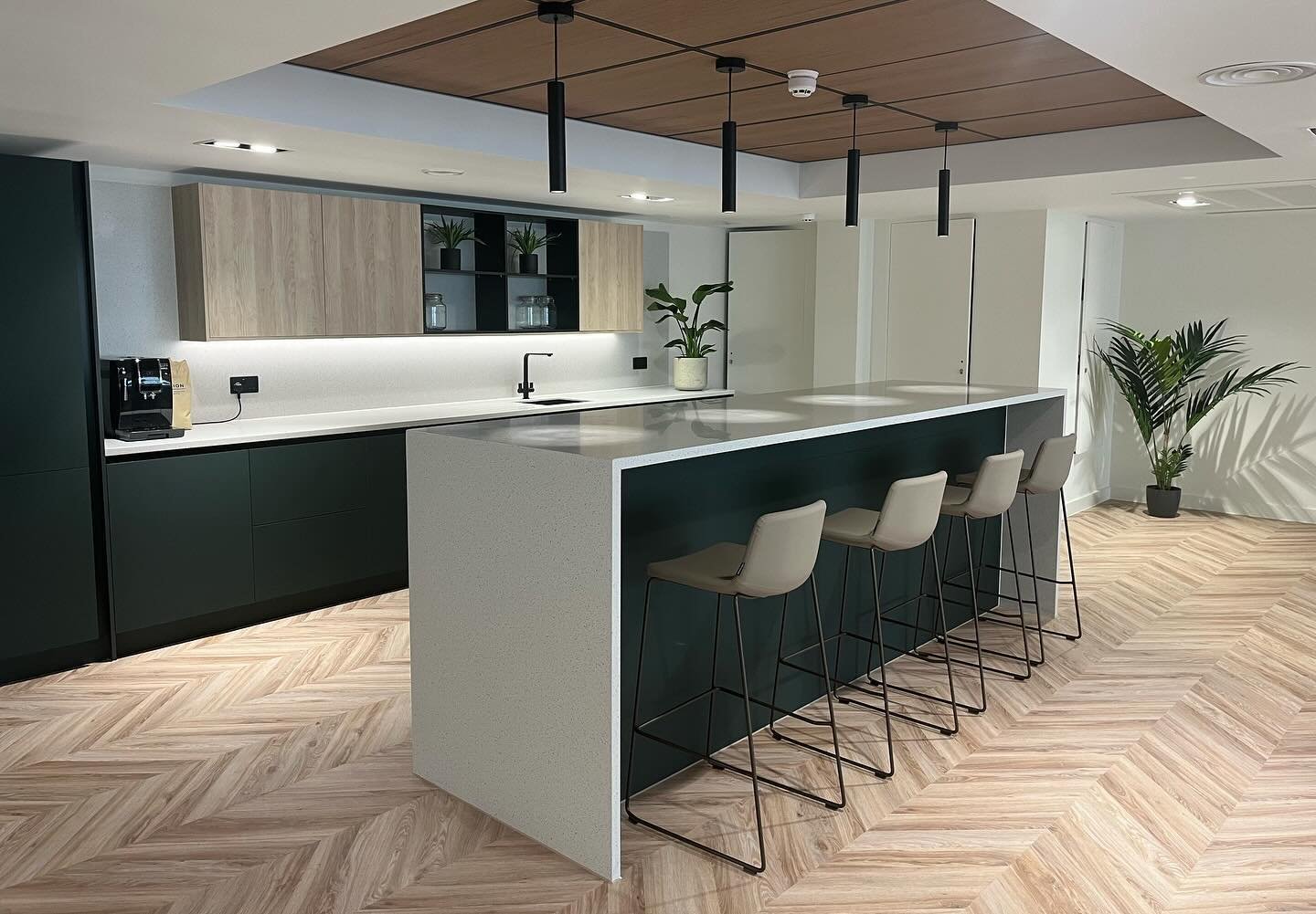 Hello spring sunshine, is that you? ☀️ 

We loved working on this office space in Holborn.  Super sleek and timeless in style, the plants help to elevate the space whilst bringing extra added benefits to the team working there 🌱