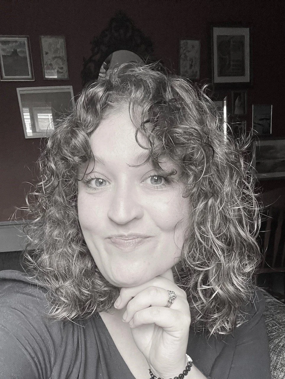 Hannah Robinson Edinburgh tour guide and historian leading walking tours
