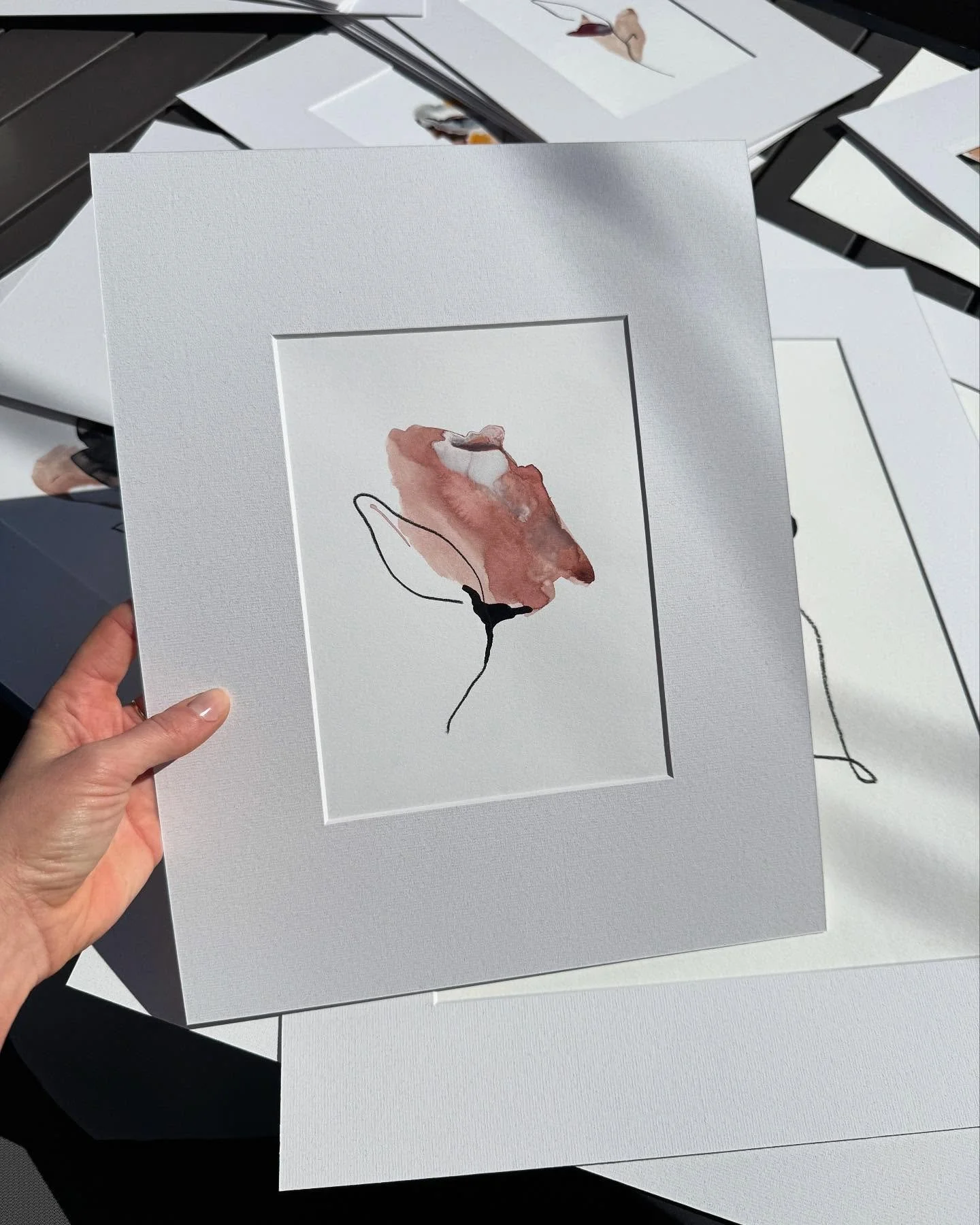 My little watercolour flowers on paper are still around despite my new focus on canvas. Also available at the art show this weekend!
—
Mes petites fleurs aquarelles sur papier sont toujours là bien que je me sois concentrée sur le