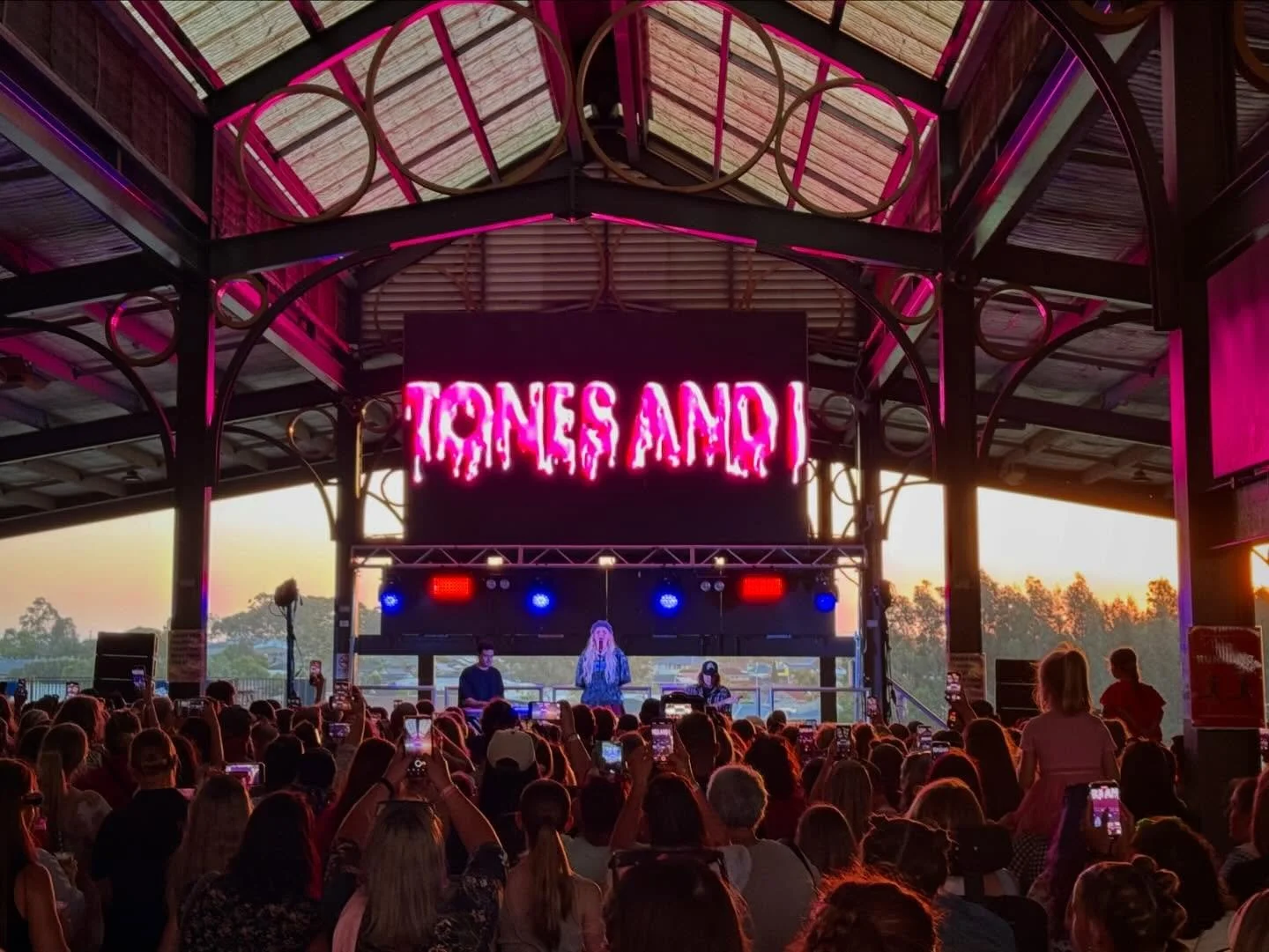 In December we debuted our @adamson_systems_engineering metrix system for @tonesandi providing full production. Looking forward to rolling out a heap of events in 2025!