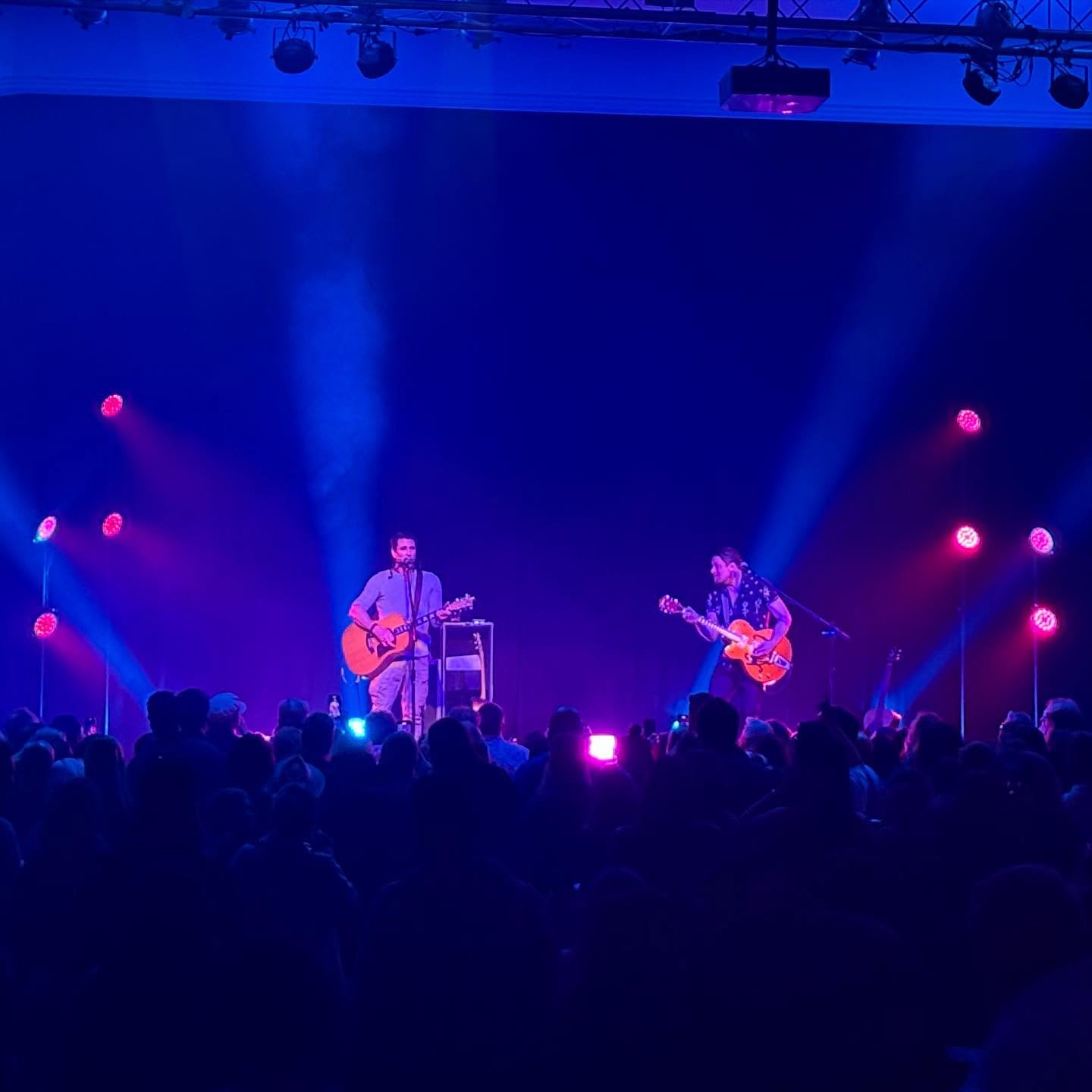 We supplied production for @petemurraymusic at @panthers.portmacquarie on the weekend. @lightmaster11 on the💡button making magic happen. The #adamson PA once again delivering with a 5 per side ground stack system 🔈