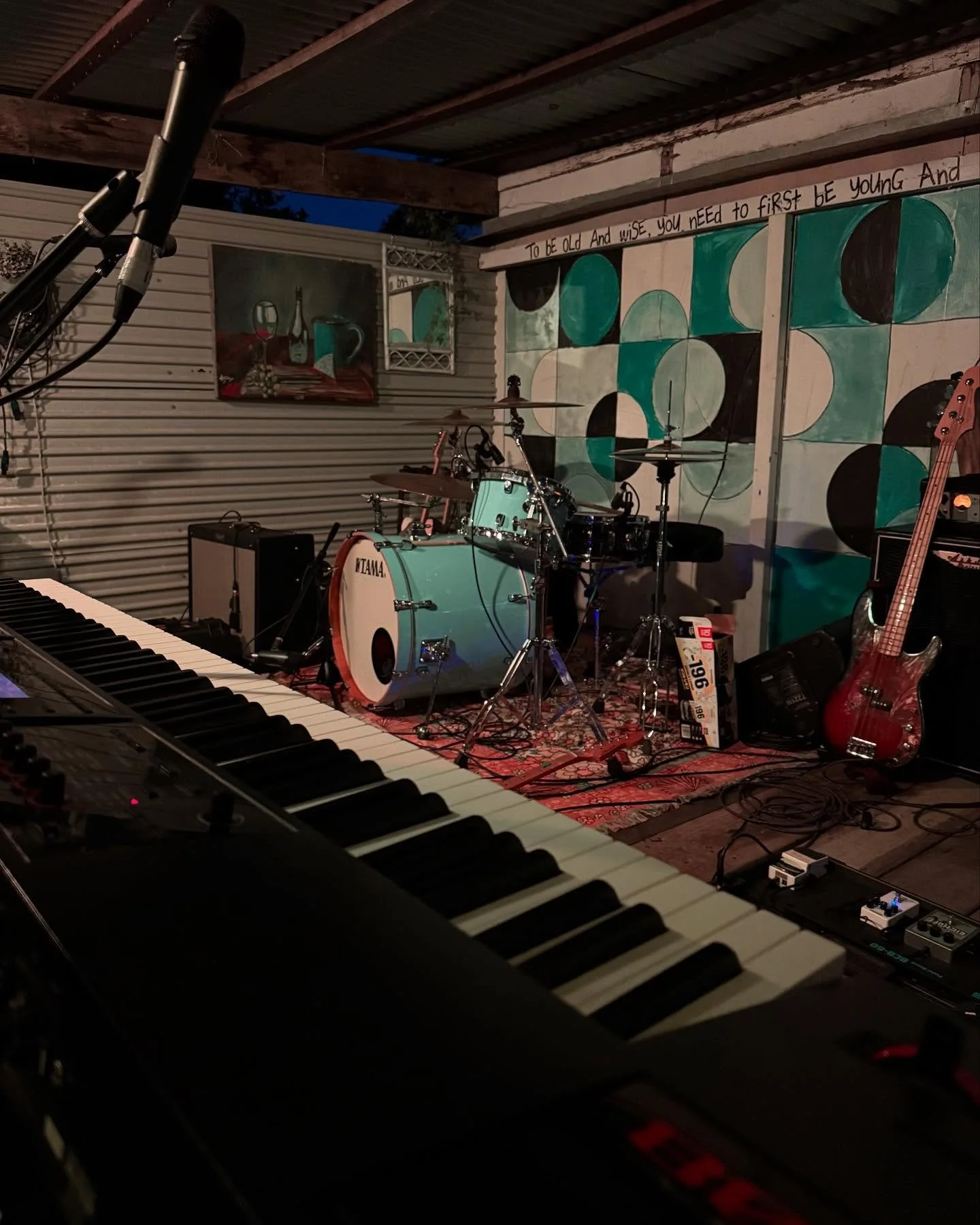 This was fun at @twojs_surfboards with @velvetvulturesband 🤙🤙