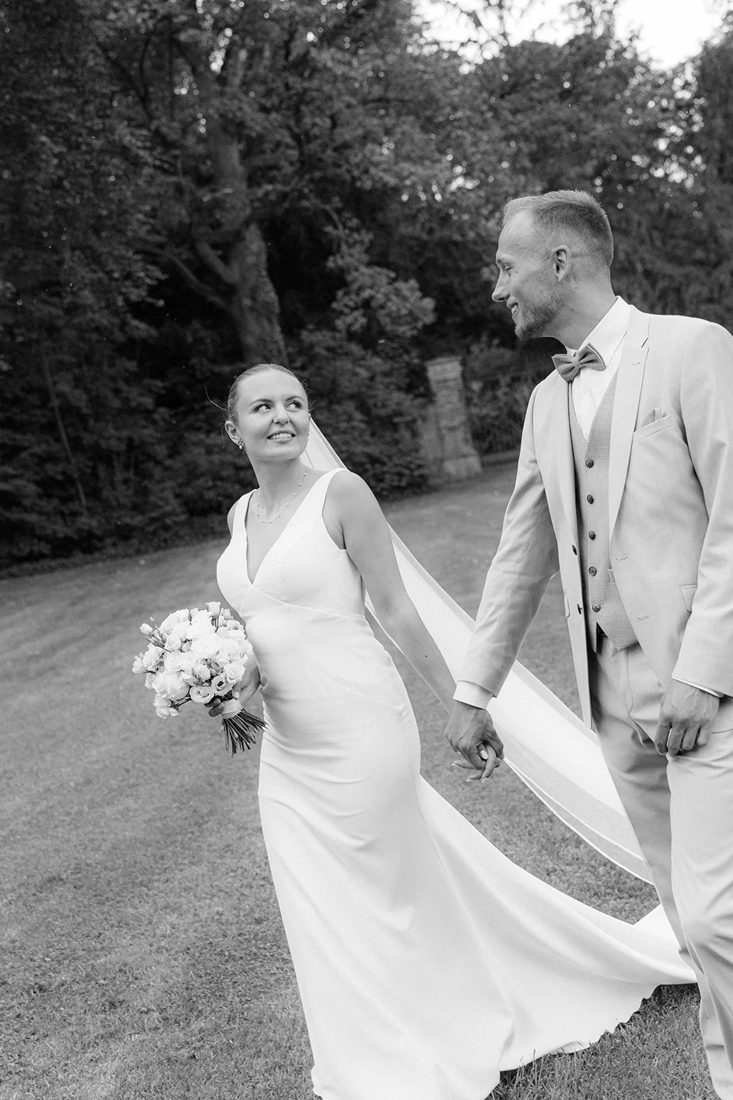 modern digital wedding photography couple portrait in natural light.jpg