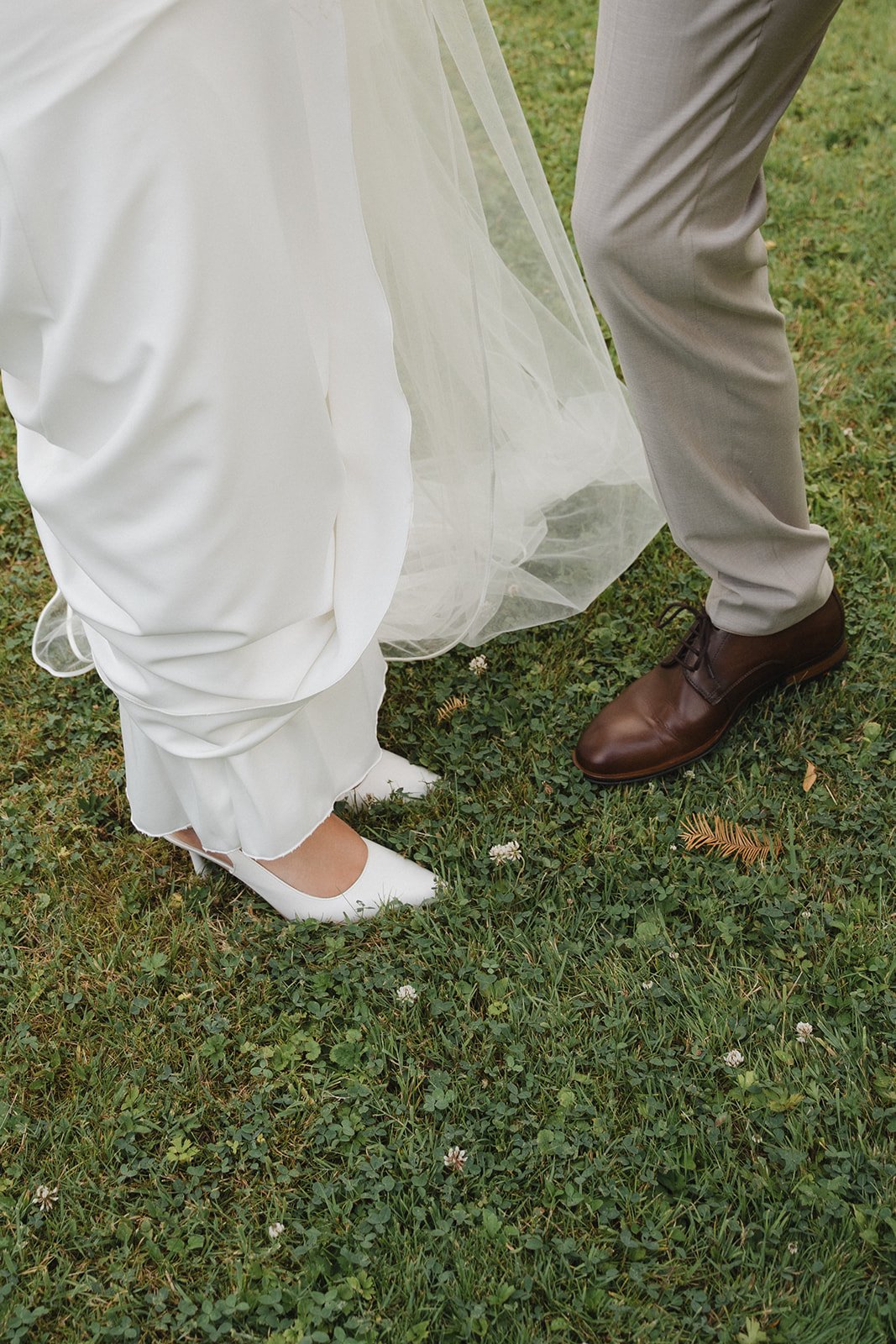 modern digital wedding photography couple portrait in natural light.jpg