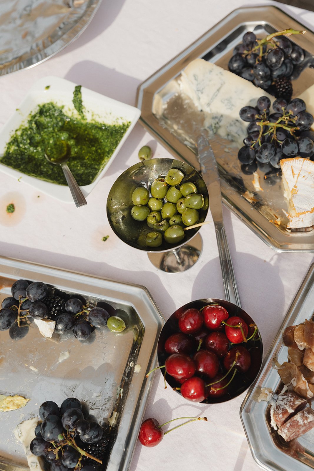 modern wedding photography capturing real moments between guests.jpg