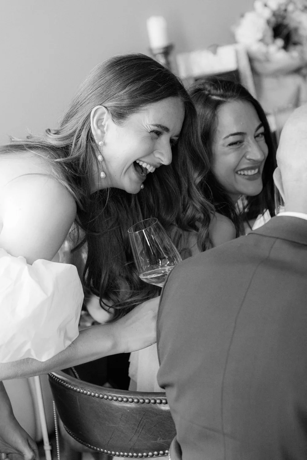 Two friends laughing at the wedding dinner in Berlin