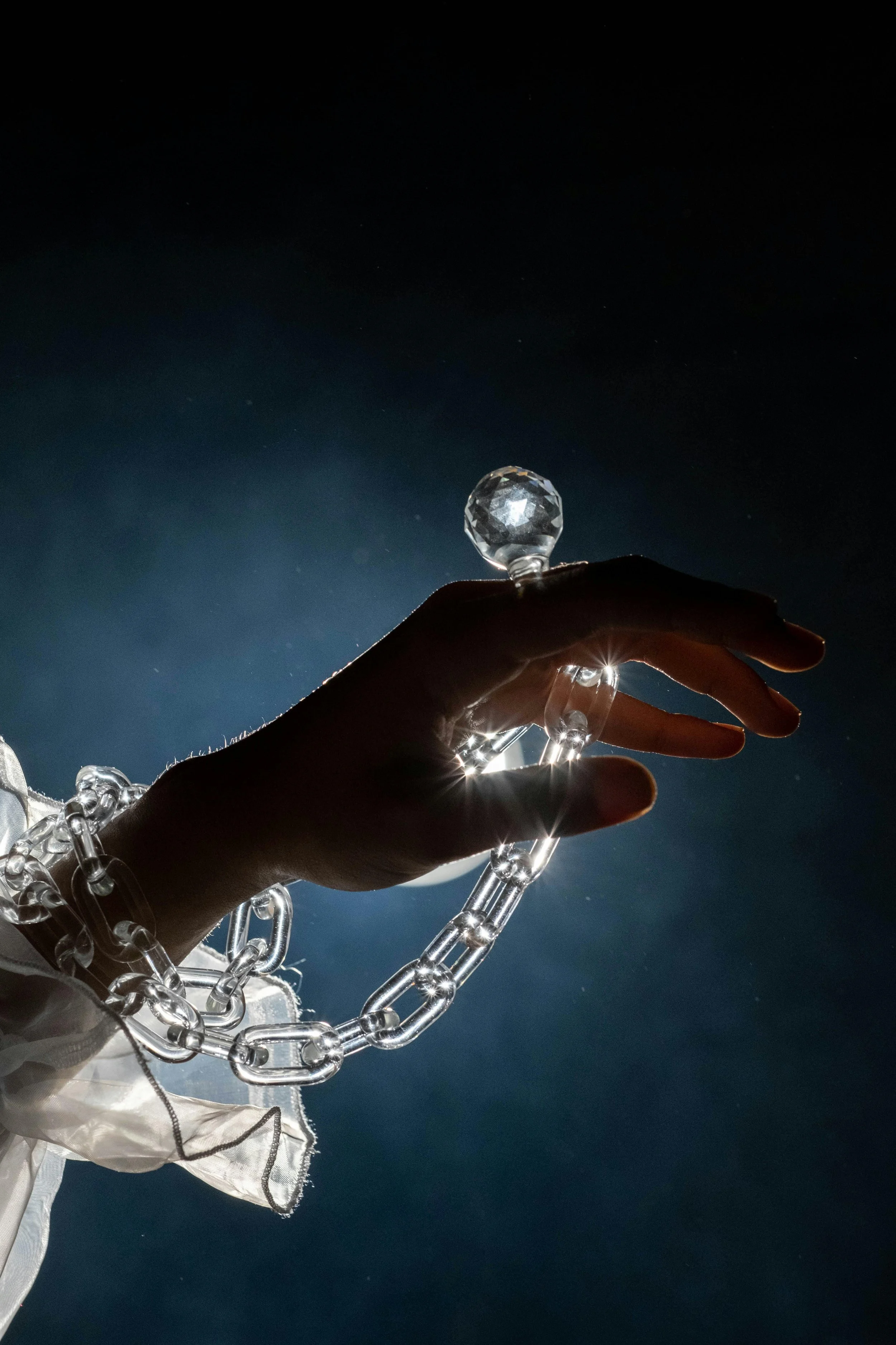Can You Wear Jewellery During Reiki? A Guide for Practitioners