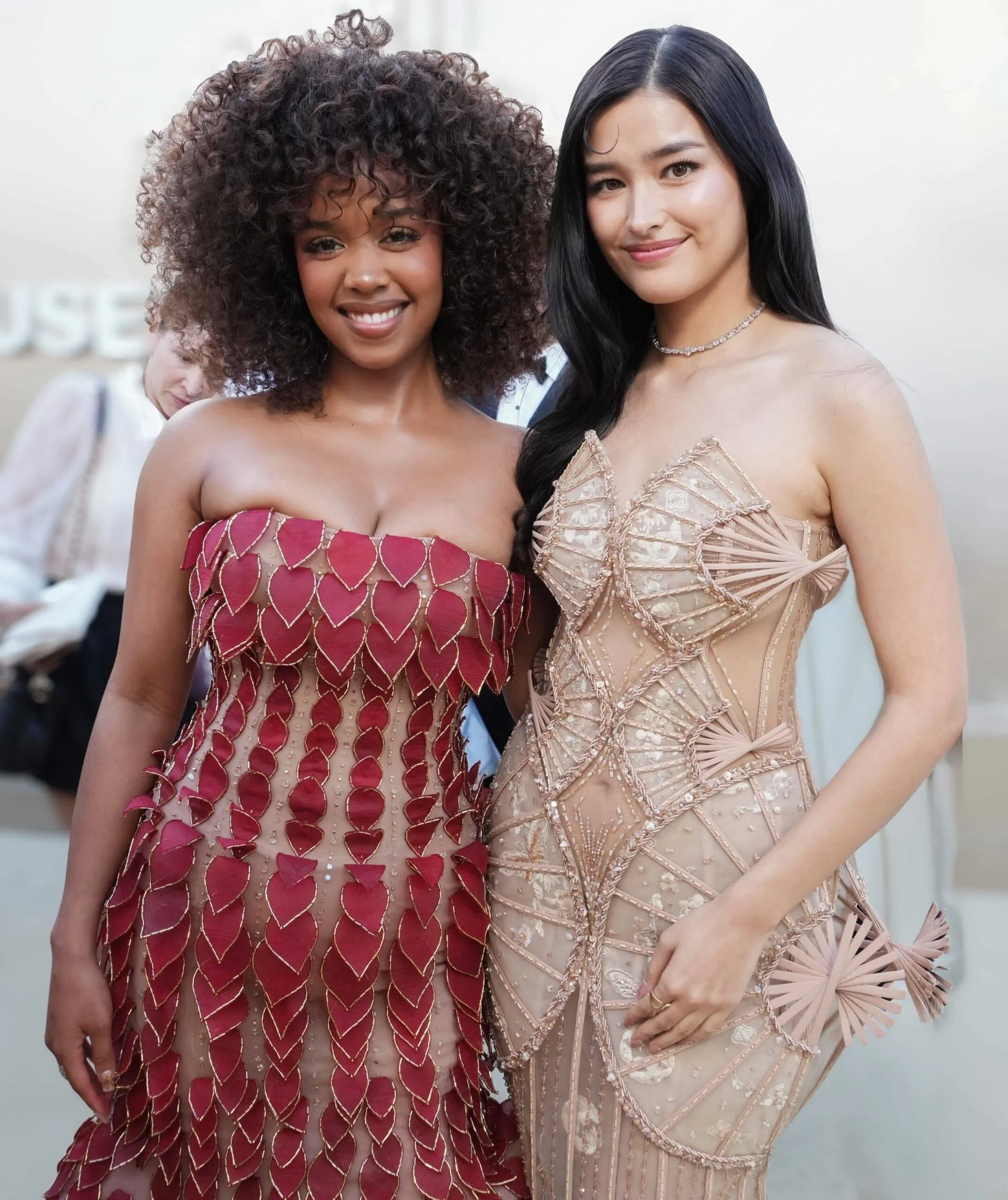 icon alert @goldhouseco @hermusicofficial @lizasoberano