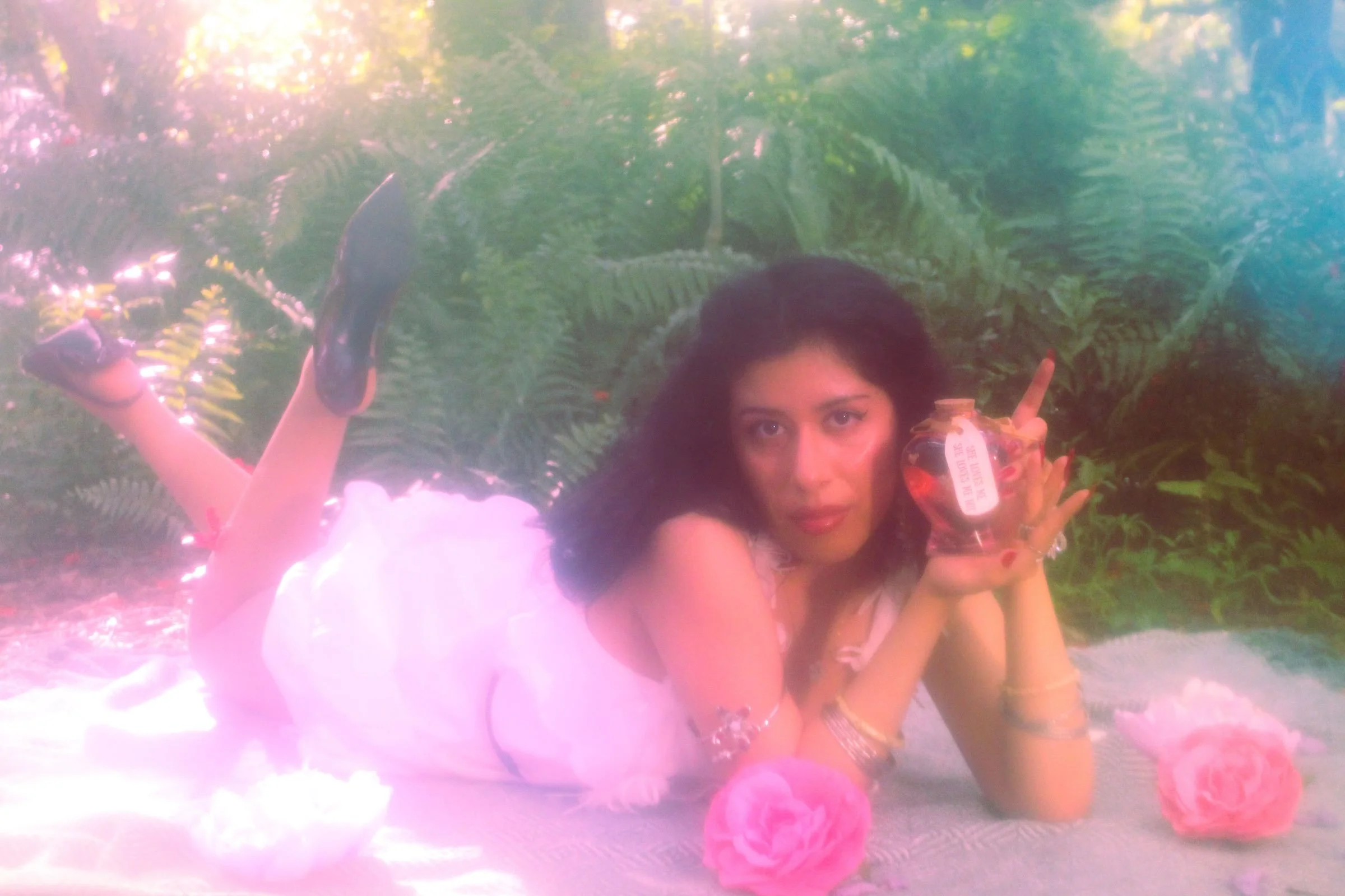 a classic case of txt me back syndrome 🧪🔮🧚🏽&zwj;♀️ check out @laishabravo_&rsquo;s photo series UNREQUITED on the DWG BLOG now <3 link in bio!