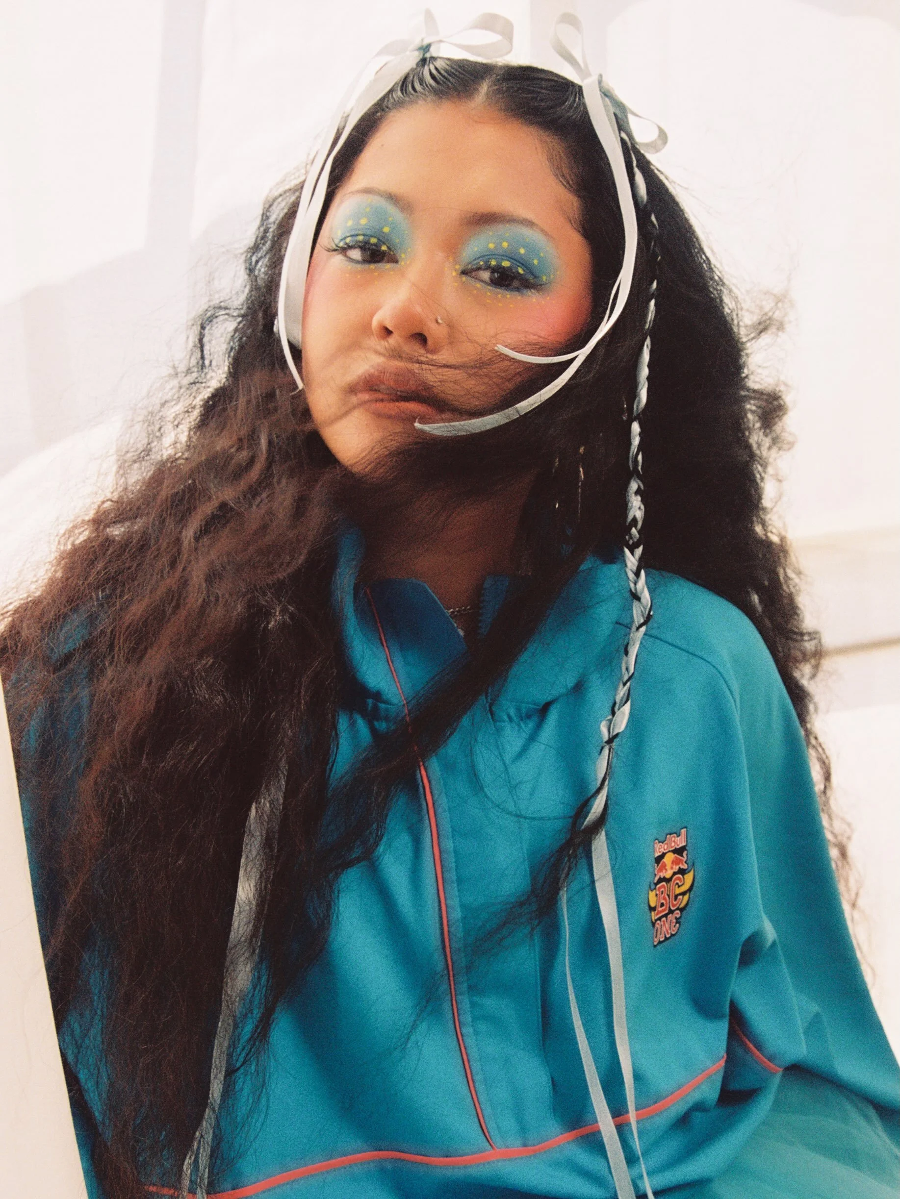 ISSUE 05 SNEAK PEEK: In 2022, Jeyna Ponce claimed her first-ever competitive breaking win at the Red Bull BC One City Cypher in Las Vegas. Long before that, however, Jeyna was already moving through the world of dance. She trained in ballet, jazz, co