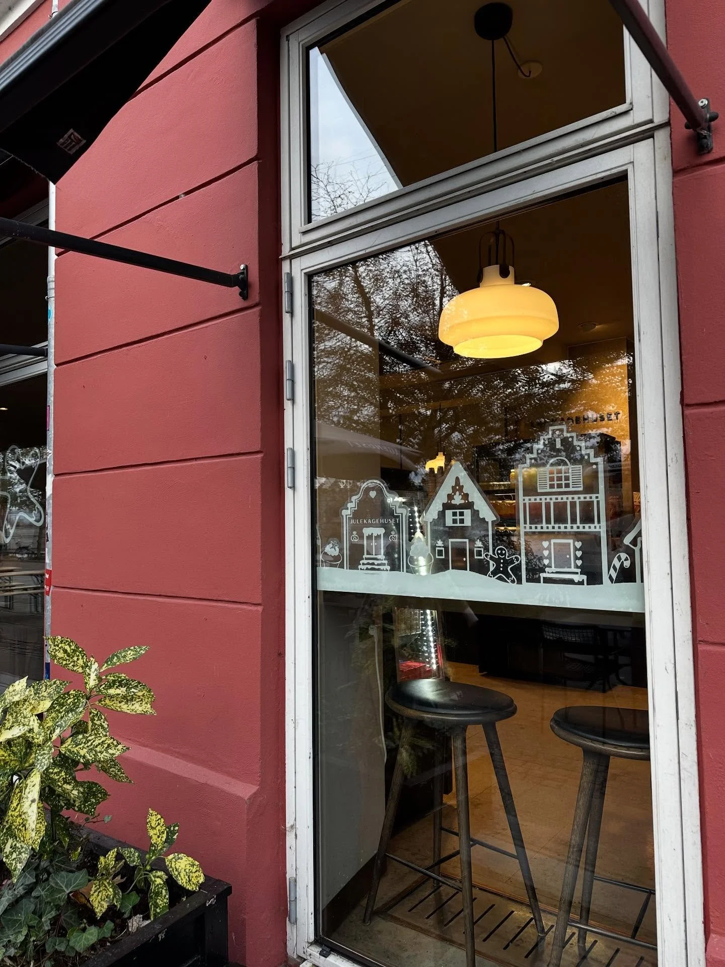 Jul hos @lagkagehuset_official ❤️

Hos Pift startede julen tidligt - vi var nemlig allerede ude i starten af november til de f&oslash;rste juledekorationer og -oppyntninger❤️ Og ligesom sidste &aring;r, s&aring; var vi i samarbejde med @rentspace.dk 