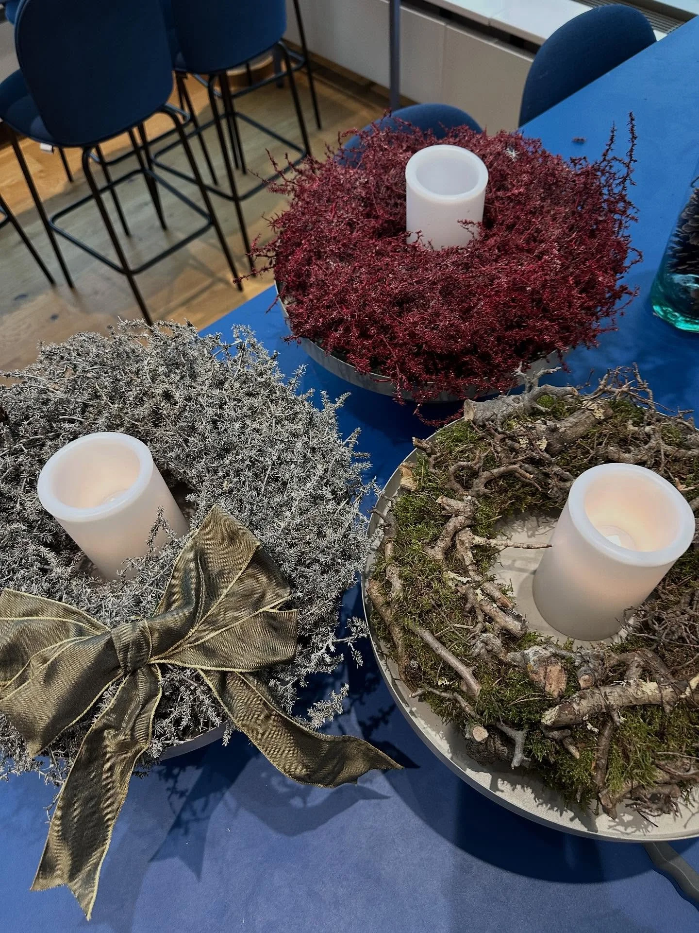 Lidt close-ups af vores juledekorationer p&aring; et kontor i Nordhavn🌲✨

#pift #pifteventbureau #juledeko #kontordeko #detekstrapift #julepynt #dekorationer #eventstyling #juledekoration