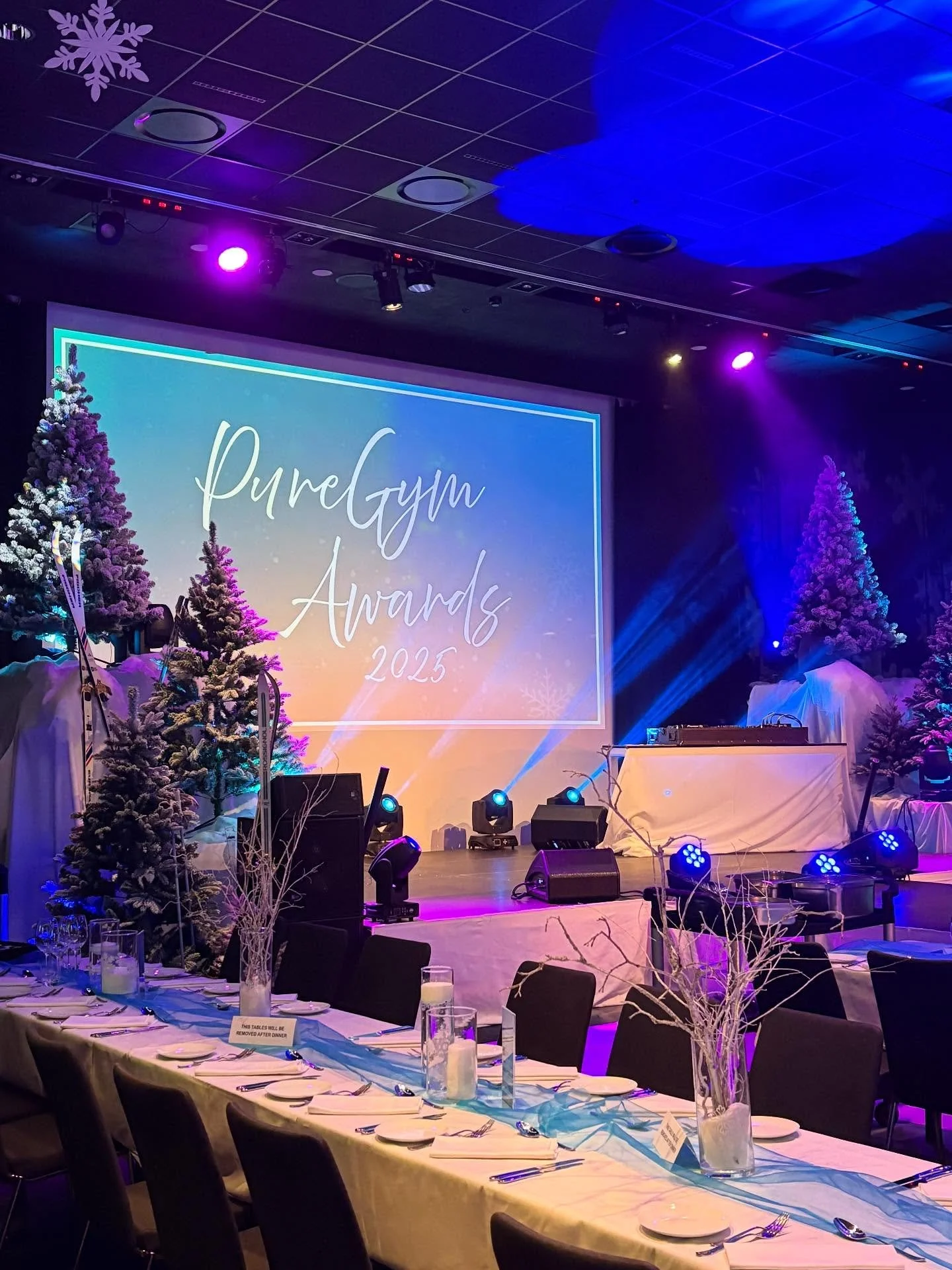 Puregym Awards - The final result❄️🌲⛷️ 

Til @puregymdk awardshow skabe vi wow-effekt fra start til slut! 
Vi b&oslash;d g&aelig;sterne velkommen i foyeren med sned&aelig;kkede tr&aelig;er, en snowglobe fotooption, ski-jakker i snedriver og en vejvi