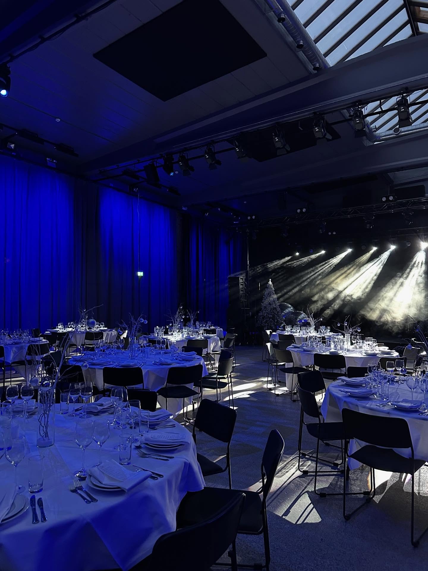 Winter Wonderland hos @theplantcph ❄️

#pift #pifteventbureau #detekstrapift #dekoration #eventstyling #borddekorationer #eventbureau