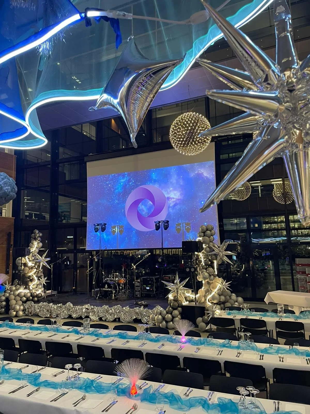 Lidt flere billeder fra space-party hos Grand Thornton🌌🪐🛸 

Tak for samarbejde @theplantcph 🩶

#pift #detekstrapift #pifteventbureau #dekoration #eventstyling #eventbureau #spaceparty