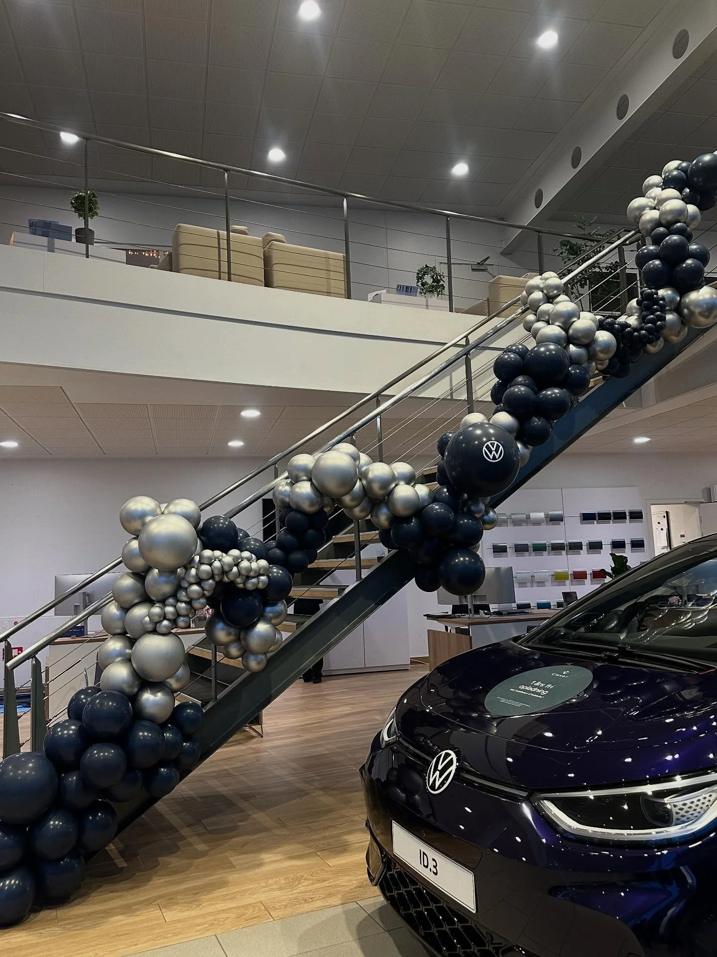 Vores 2026 startede ud med et brag!!🎈

Ligesom sidste &aring;r, startede vi &aring;ret ud med at levere en masse balloner til &lsquo;K&oslash;bers Marked&rsquo; hos flere af @semlermobility butikker🩶 

Vi var blandt andet forbi Volkswagen Glostrup 