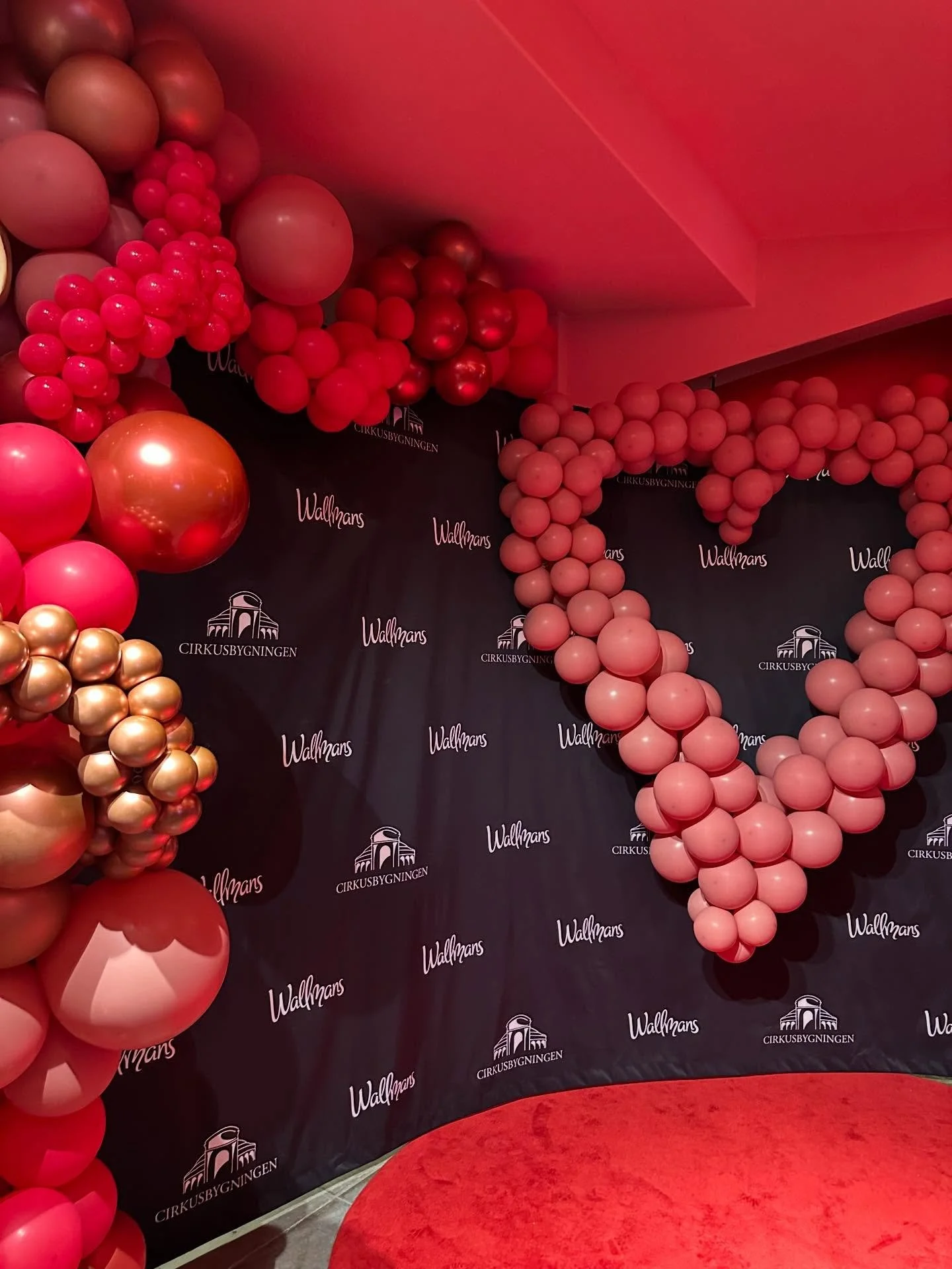 Hvad g&oslash;r vi med alle vores balloner efter et event?🎈 

N&aring;r vi laver organiske ballondekorationer, skal de ofte kun pynte en aften eller i et par dage - Derfor er vi ogs&aring; virkelig glade for vores aftale med Hvidovre Hospital, som g